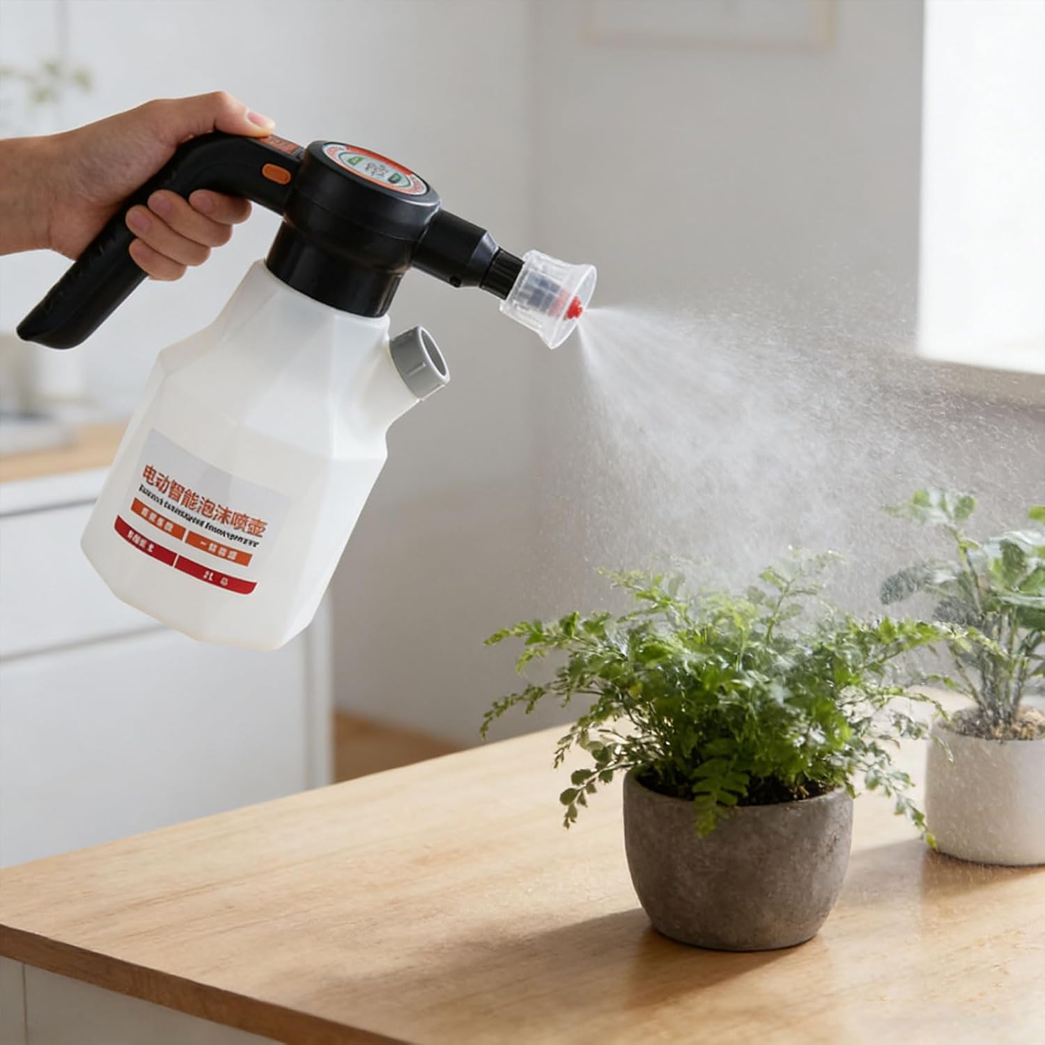 ordinarYone Electric Foam Applicator With 2600mAh Power Supply And 2L Capacity For Vehicle Washing Home Sanitizing And Animal Care
