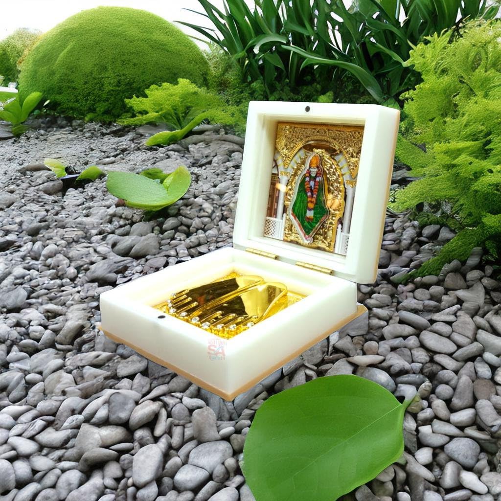 Sai Amrut Gifts Gold Plated Shirdi Sai Baba Idol with Pad Chinh Gift Box for Birthday, Office Party (Gold Plated Box 2)