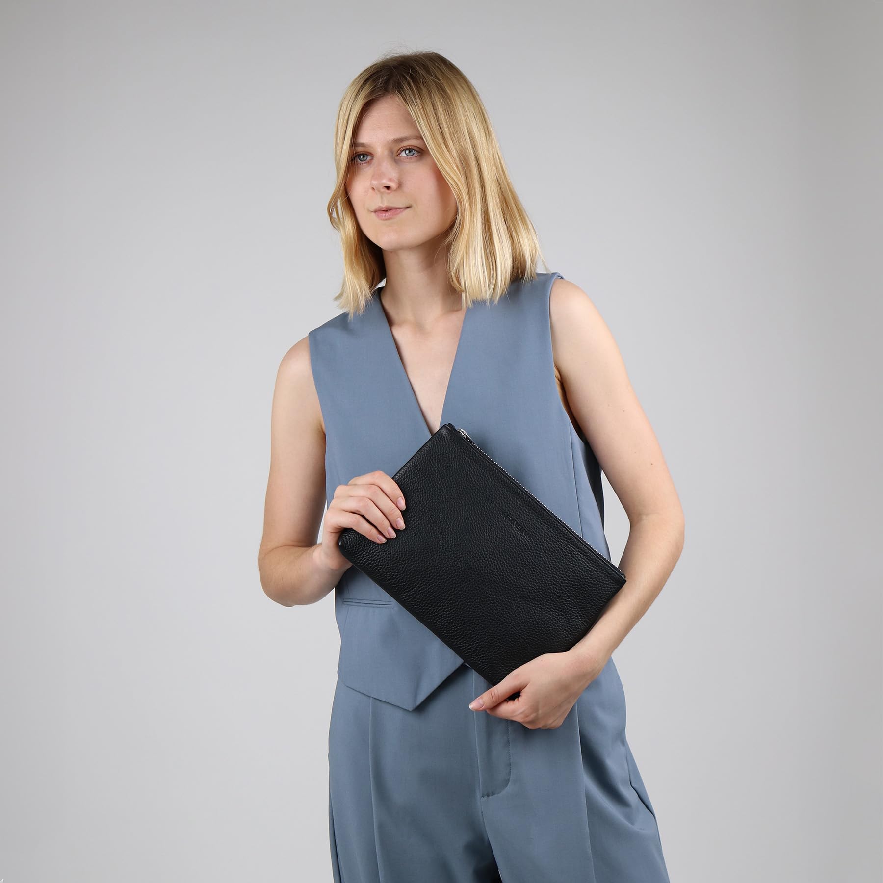 Berlin Kosmetiktasche NEA aus Nappa-Leder I Schminktasche klein für Damen I Make Up Bag schwarz handgefertigt