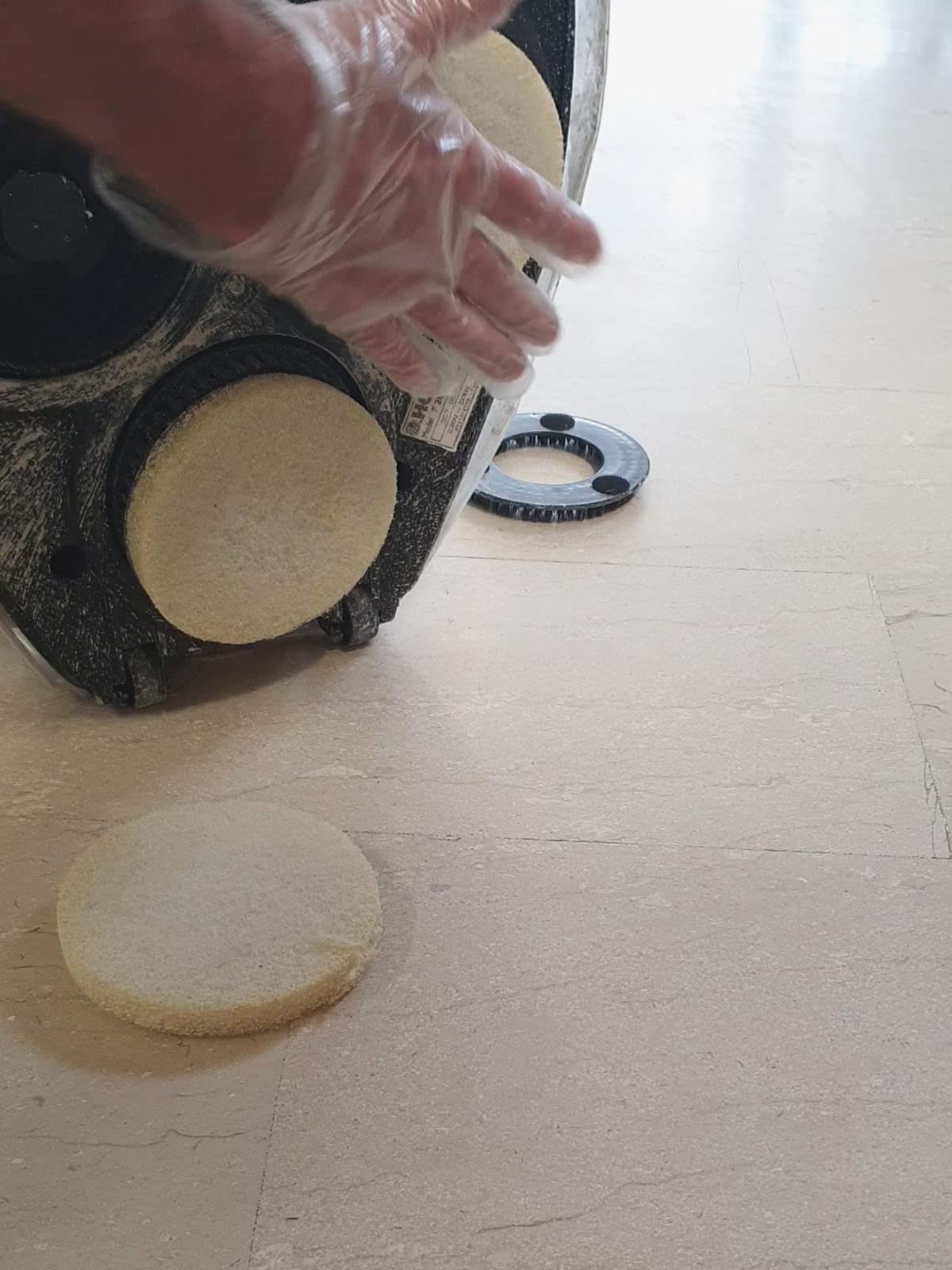 BMC Rigenera Pavimento Marmo kit 5” per utilizzare una normale lucidatrice domestica come levigatrice con dischi abrasivi e lucidanti 125mm per riportare a specchio pavimenti in marmo opachi
