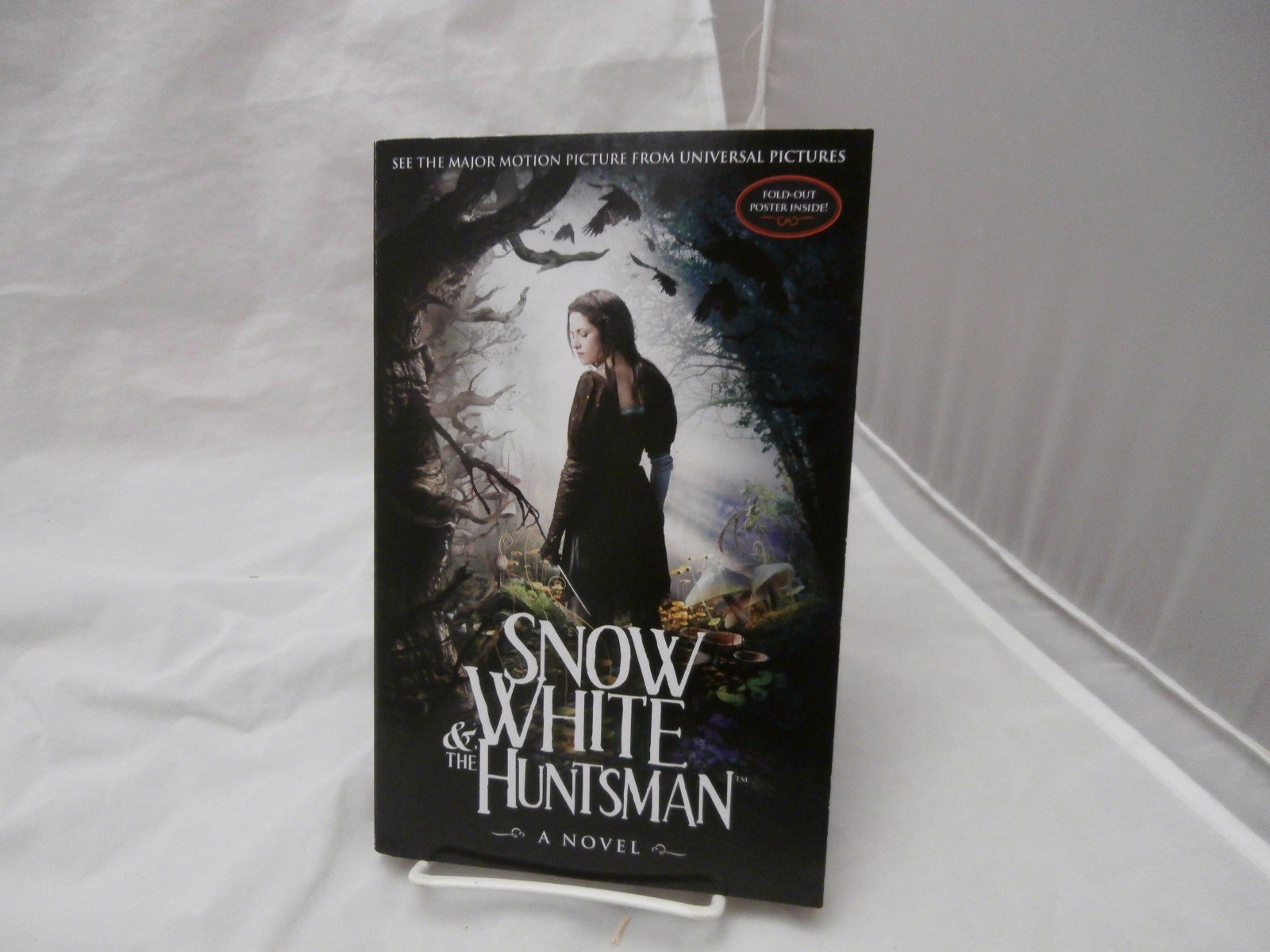 Snow White & the Huntsman Paperback – June 5, 2012