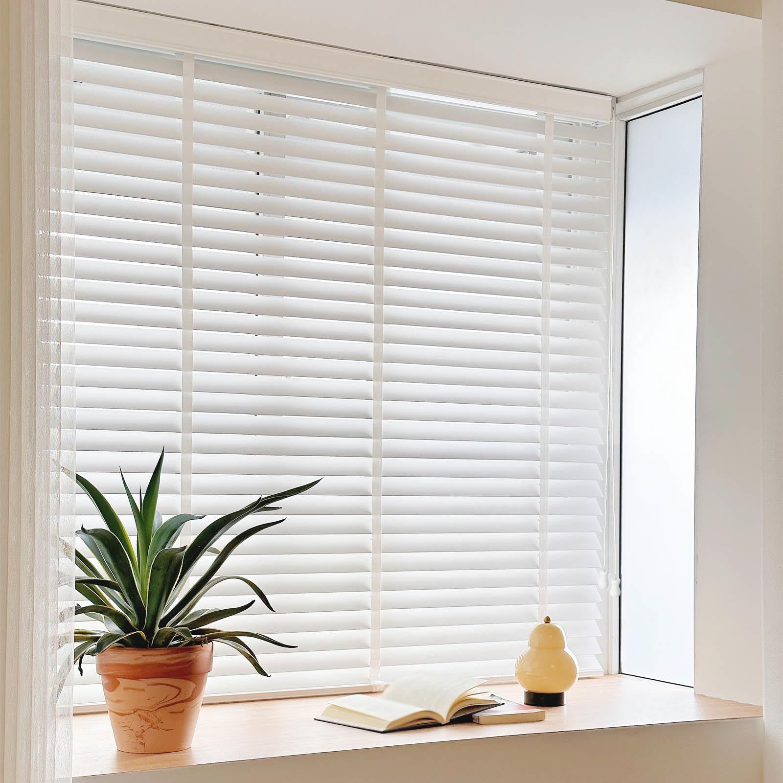 Holzjalousie Venezianische weiße,mit Band,60×120cm 110x150cm 160×180cm Verdunkelungs Fensterjalousie für das Heimbüro,Jalousette aus Naturholz,Sichtschutzrollos,W×H-140x160cm/55x63in