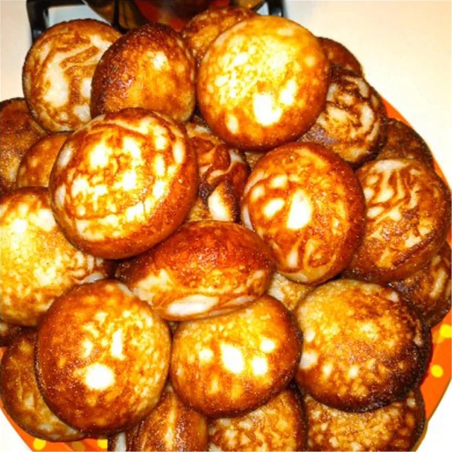 7-hole,scratch-proof and easy-to-clean round non-stick multi-functional baking pan，used for frying eggs,bread,cookies,muffins