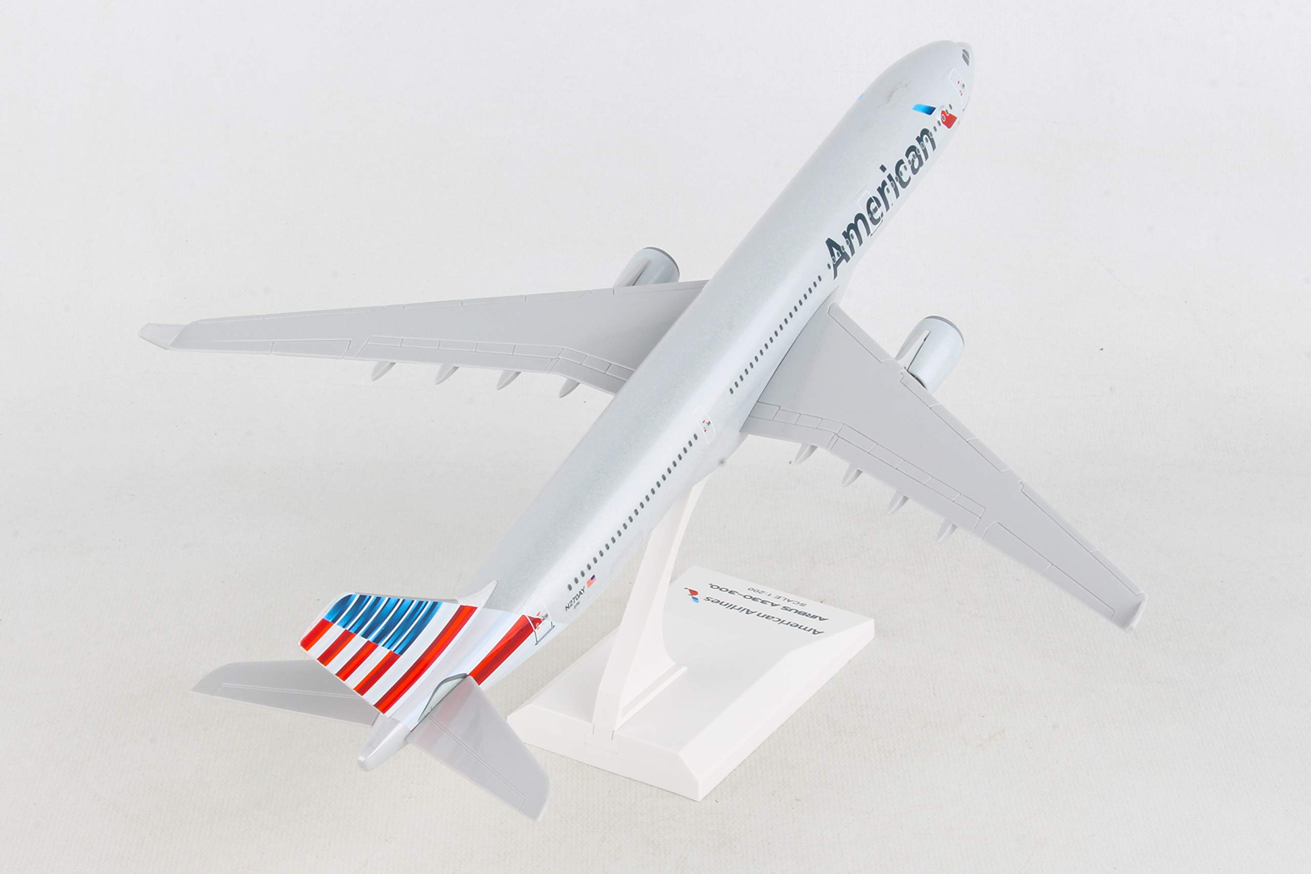 新品 SKYMARKS アメリカン航空機モデル　1/200 Amazon.com: Daron Skymarks American Airlines A330-300 1/200 SKR872
