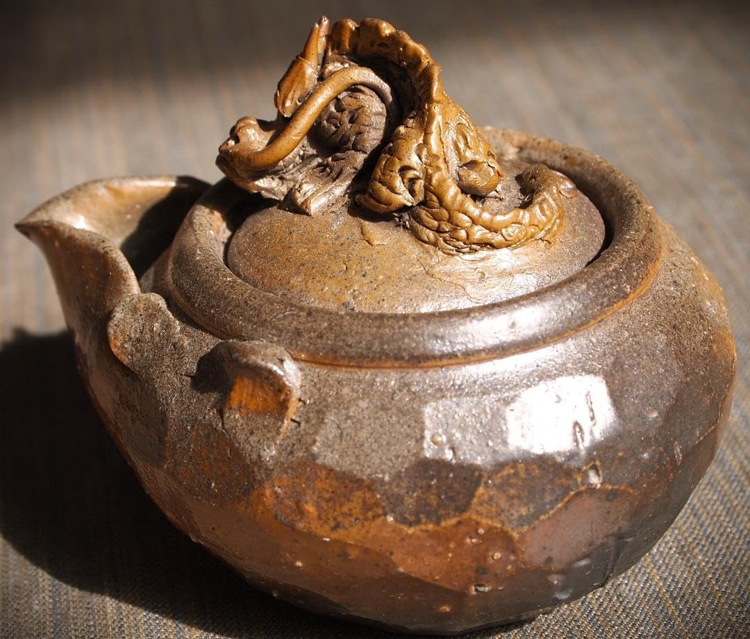 人気作家竹内靖之師：山本陶秀備前龍摘み面取り宝瓶A 竹内