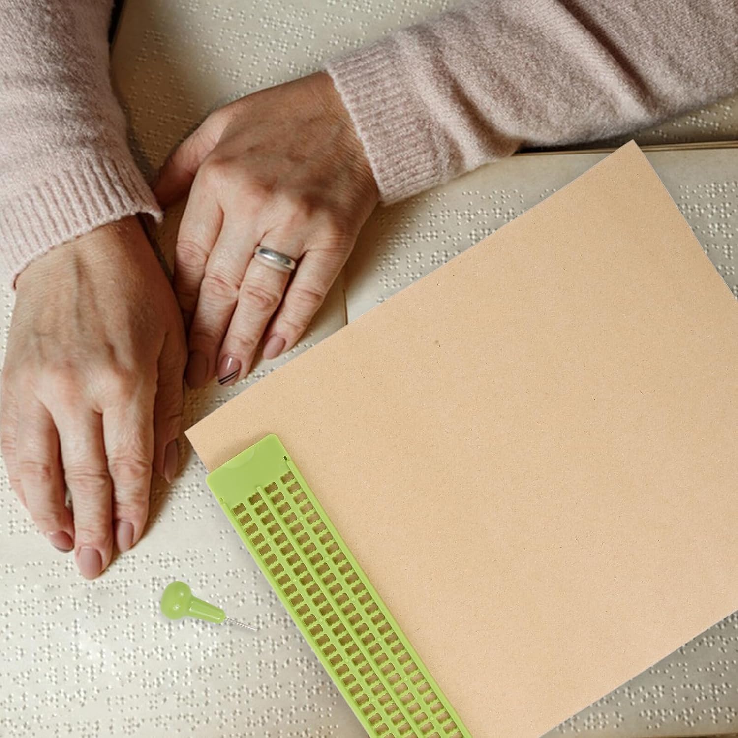 Braille Writing Board Kit with Stylus and 20 Sheets Reusable Plastic Braille Writing Plate 4-line 28-Cell Learning Tool and Special Education Visual Impairment Aid