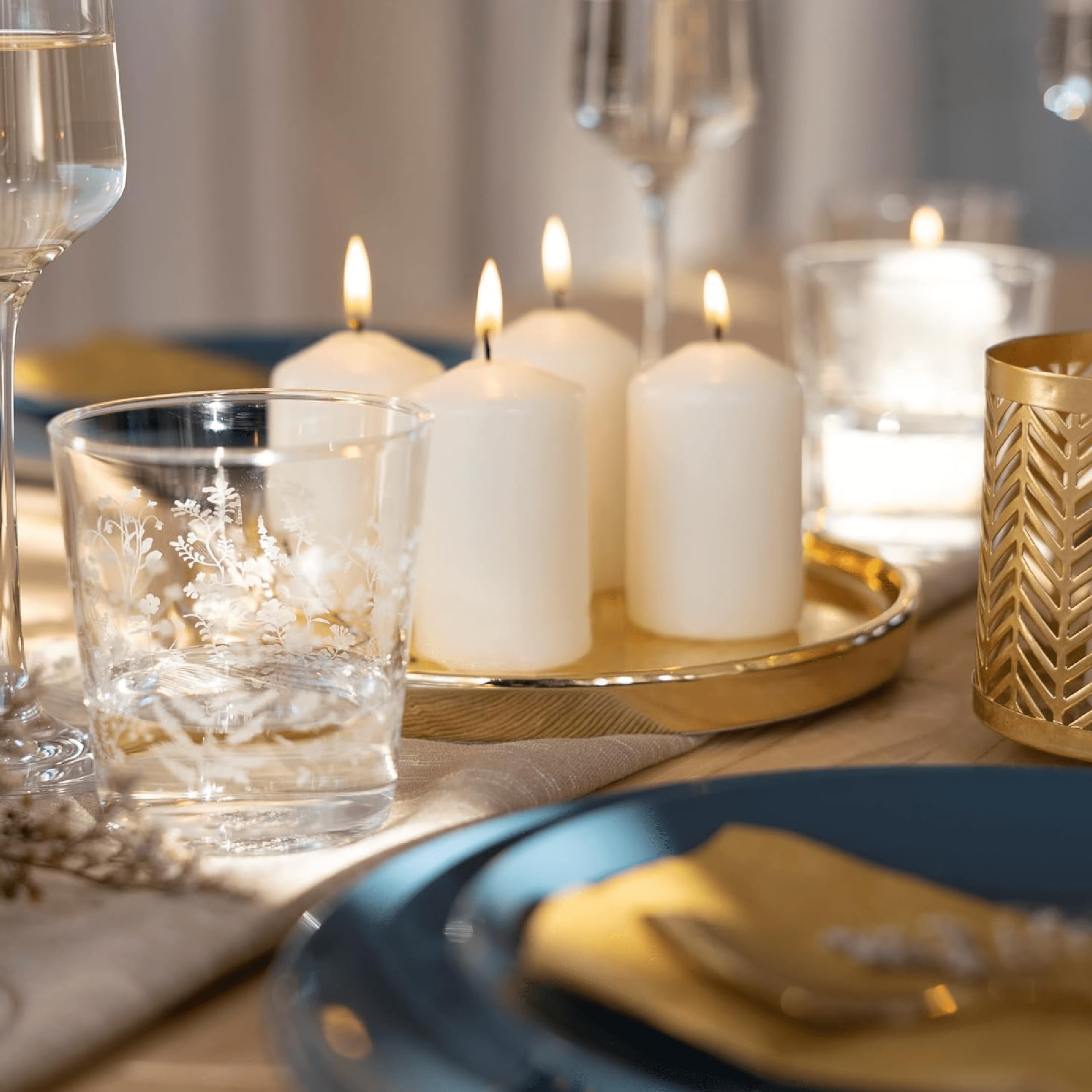 Horeca Candles Stumpenkerzen Elfenbein - Ø 4 x 7 cm - 80er Set Blockkerzen - Lange Brenndauer 12 Stunden - Ohne Duft - Kerzen für Haushalt, Feiern und Gastronomie