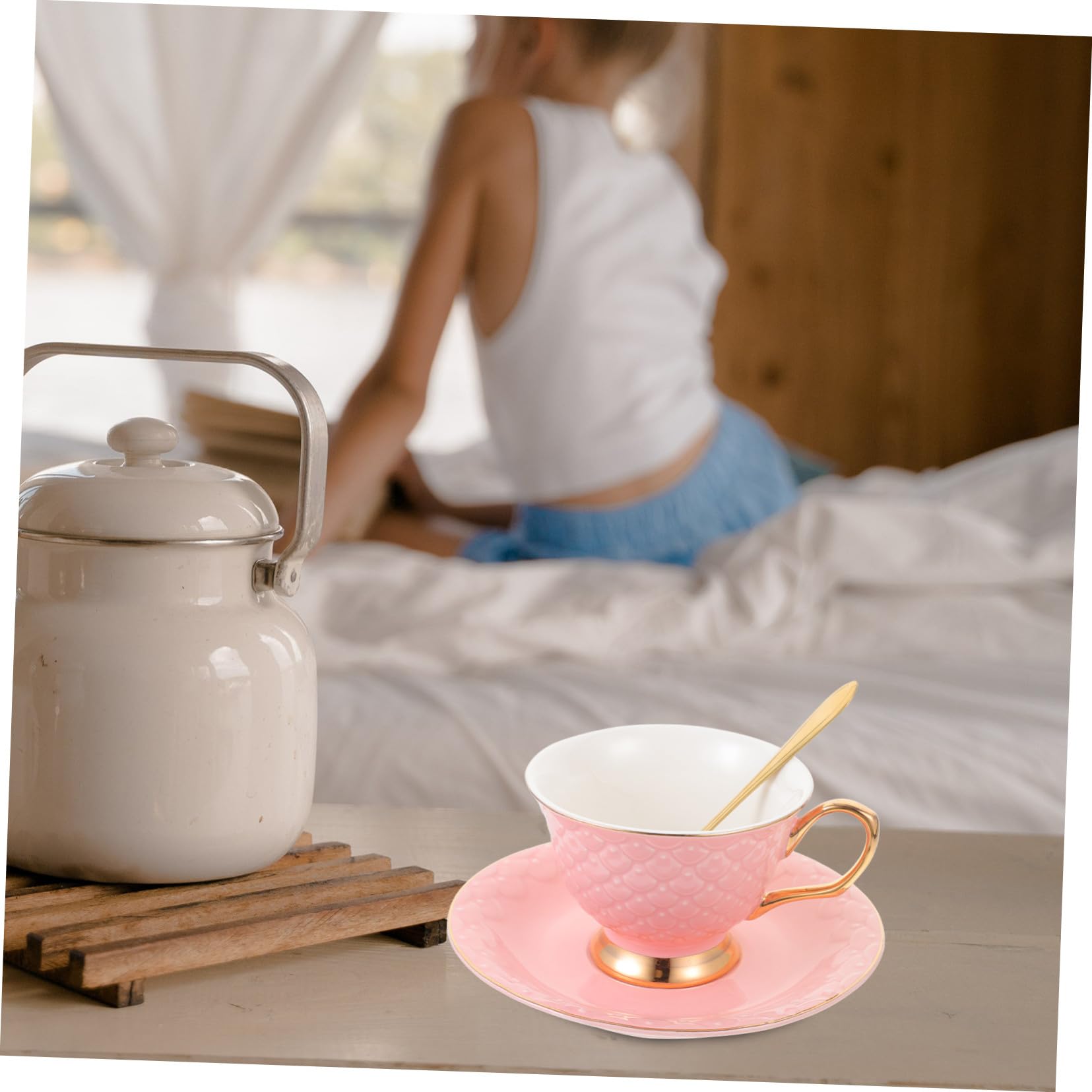 Taza de Café con Platillo de Cerámica, Juego de 1 Pieza Rosa | Incluye Cuchara, Estilo Europeo Sencillo, Líneas Decorativas y Uso Versátil para Café, Té, Leche o Chocolate