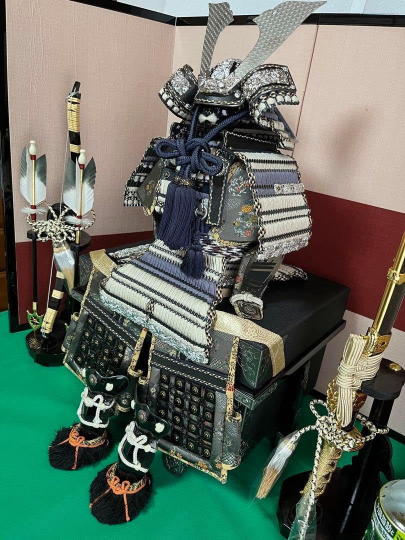 紫白糸縅黒銀小札之大鎧　草木染四曲屏風 紫白糸縅黒銀小札之大鎧 草木染四曲屏風