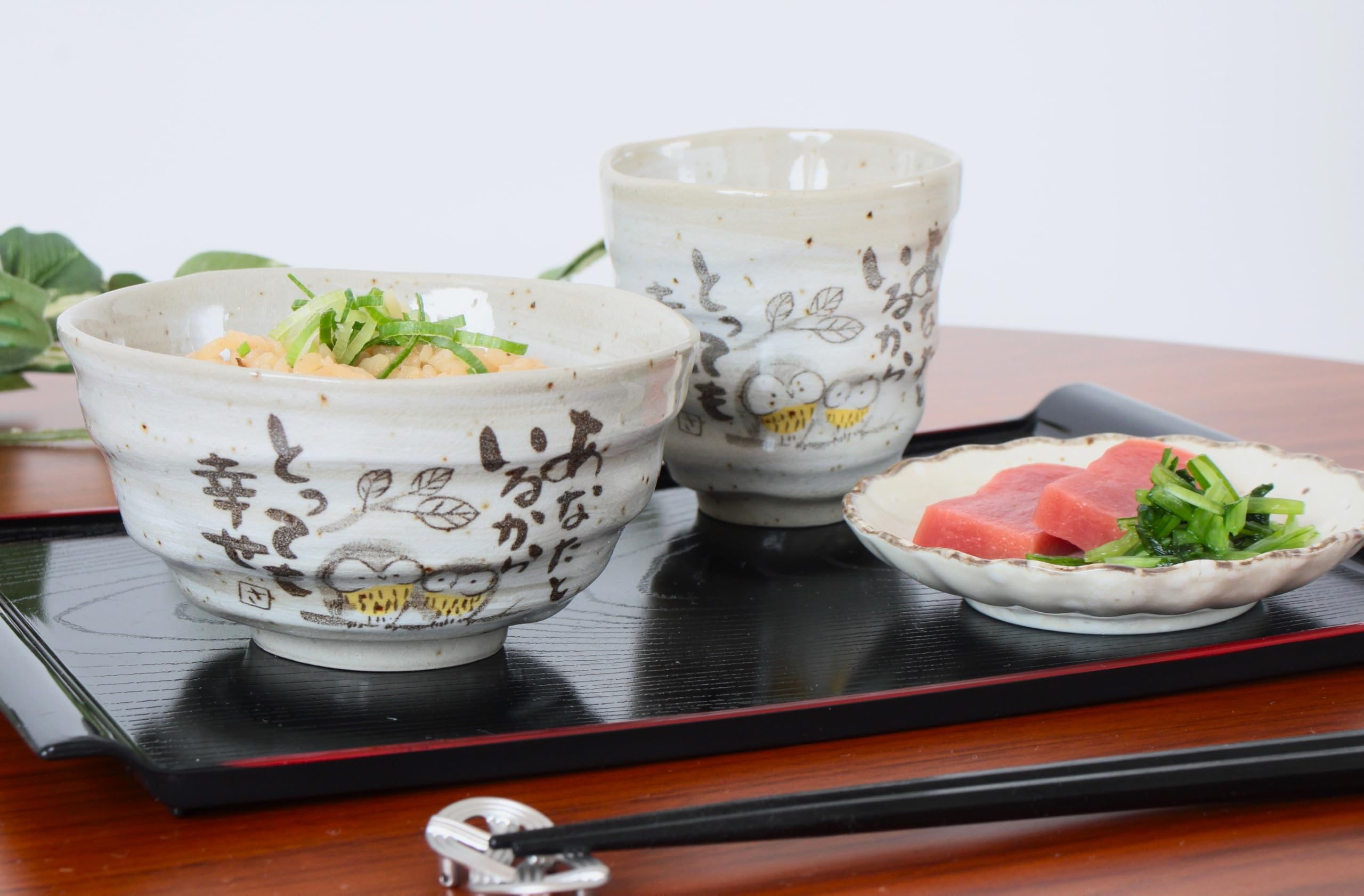 Mino ware - Taza de té de cerámica japonesa Yunomi Chawan serie Peaceful Time con poema Kanji gris, fabricada en Japón (importación de Japón) KSY109 (búho)