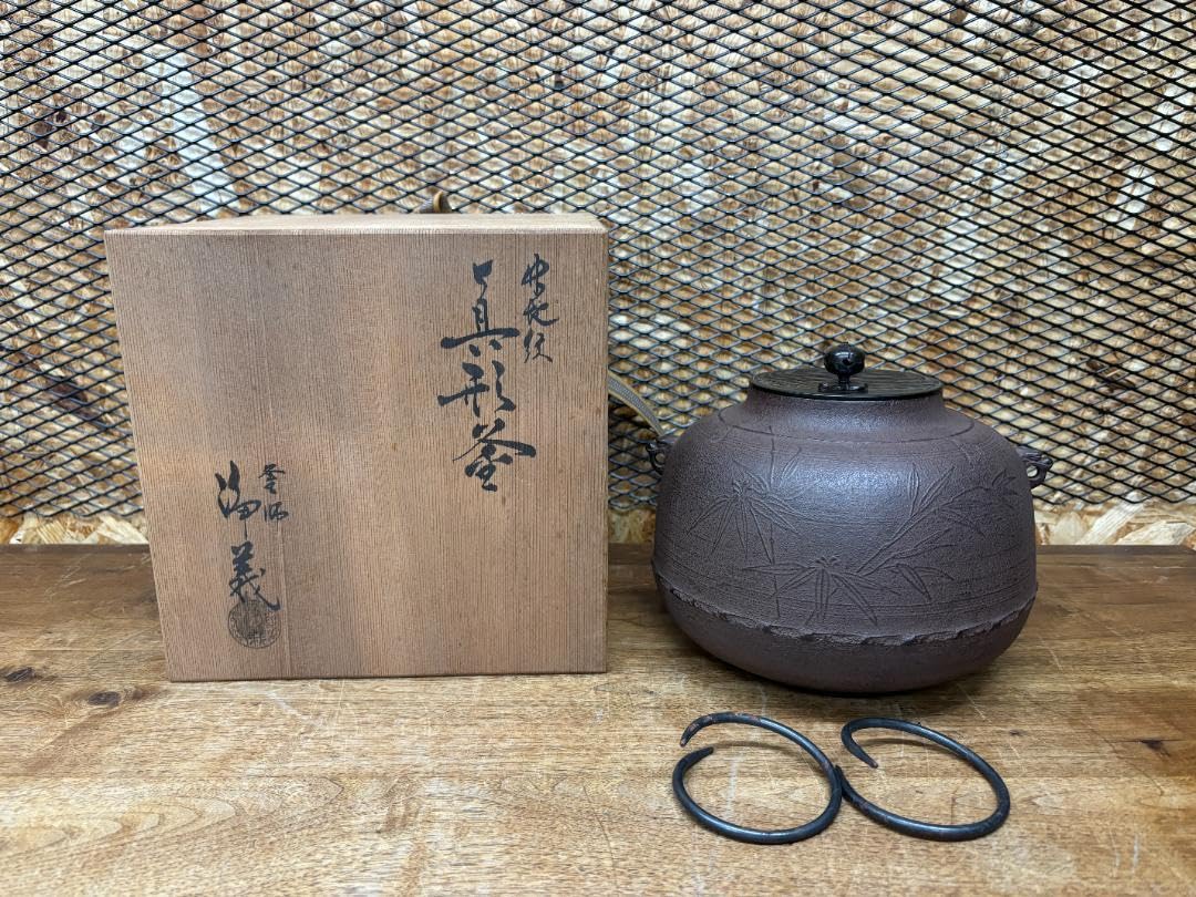 お値下げ☆新品 未使用商品【茶道具 茶釜 】真形釜漆 茶道具 箱書きあり木箱付き Amazon.co.jp: 茶釜真形釜茶道具 : ホーム＆キッチン