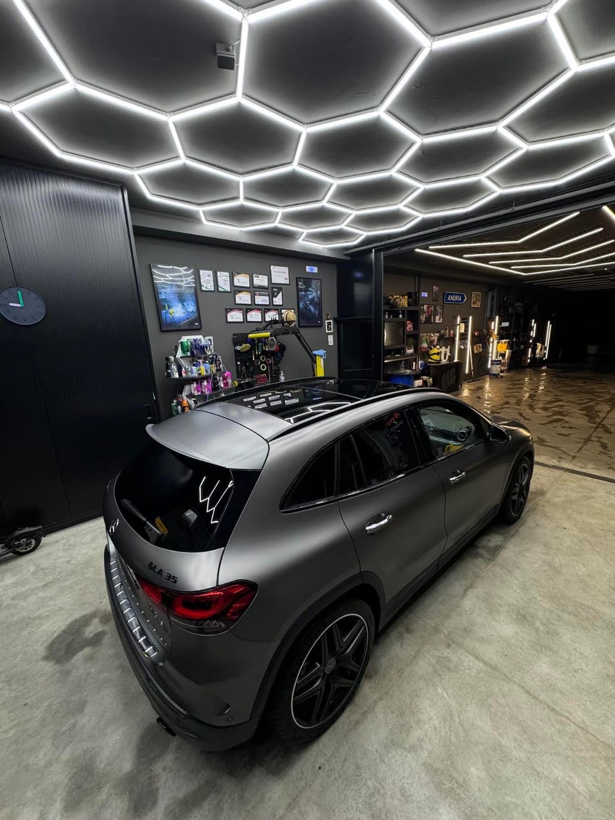 led nido d'ape esagonale luce rombo design moderno barber shop detailing officina soffitto parete garage illuminazione carrozzeria lucidatura auto bar hotel (Senza cornice 4.20 m x3,82m)