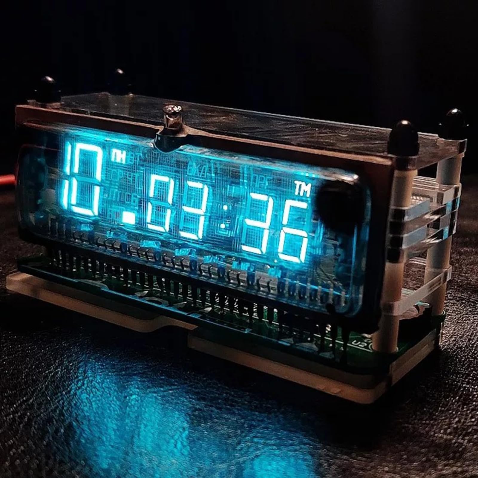 Reloj VFD fluorescente el regalo ideal para apasionados de la informática y la tecnología