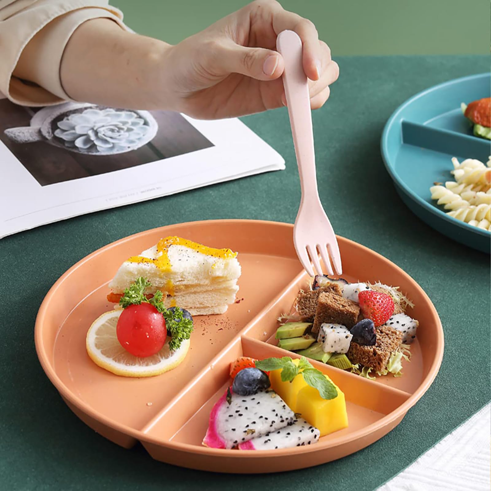 Piatti da Tavola Infrangibile,4 PCS Piatti Piani Divisi Rotondi Piatti Divisi Il Controllo Delle Porzioni Porzionato in Plastica con 3 Scomparti per Adulti e Bambini