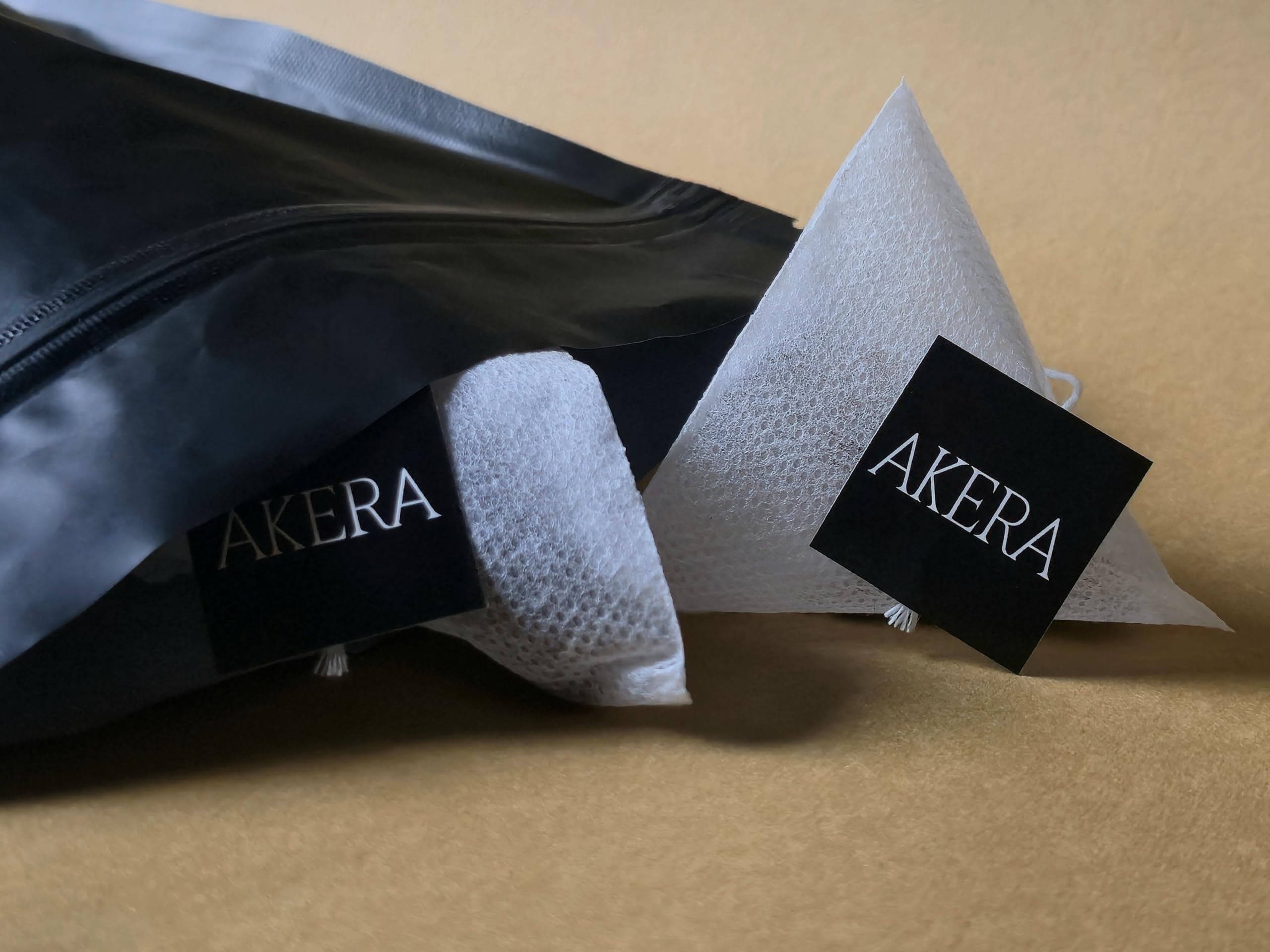 Black tea with sugar, 30 tea bags, box in bulk, AKERA tea 300g, 20 doypacks