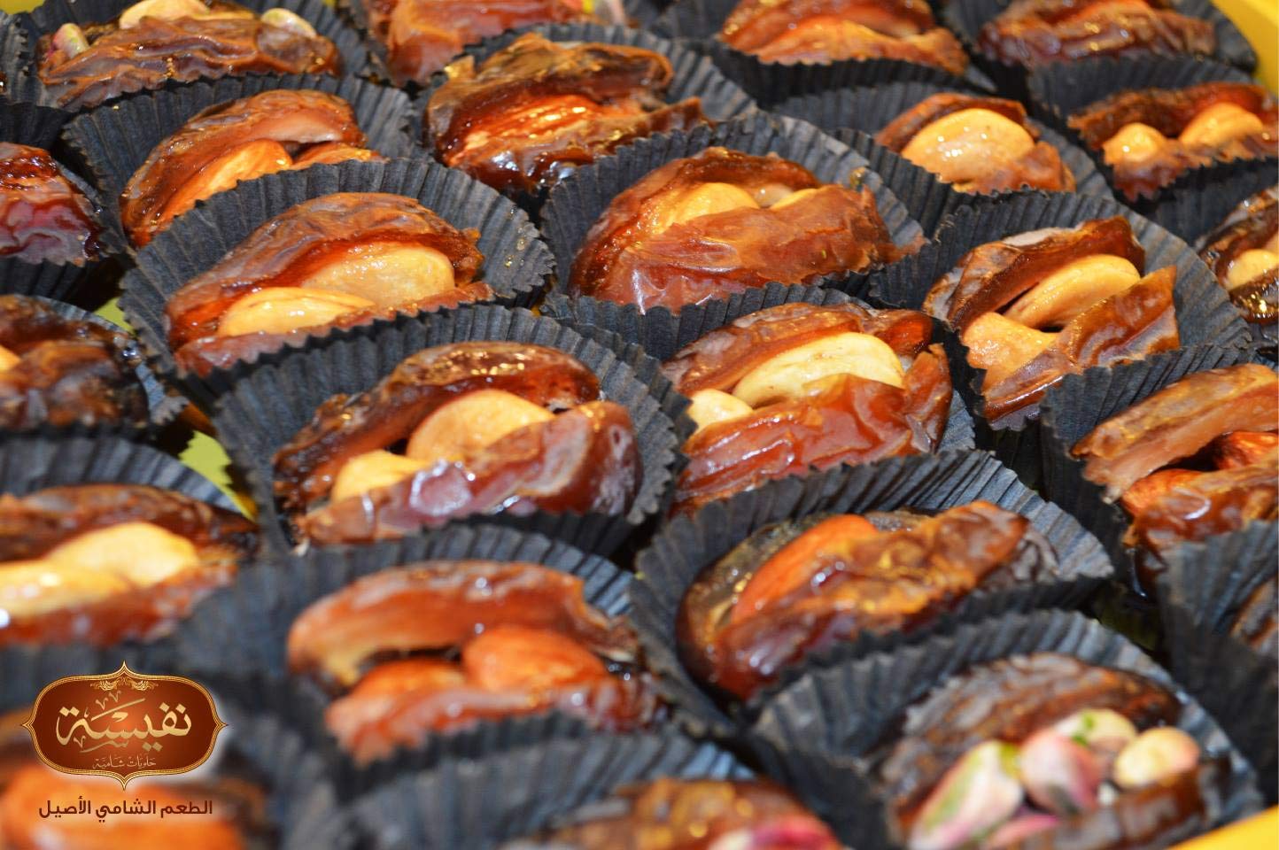 Dátiles medjool rellenos de nueces 400g I Vegano, sin gluten, sin conservantes, sin aditivos I elegante caja de regalo I20 Piezas Postres Gourmet I Dátiles Medjoul rellenos de frutos secos