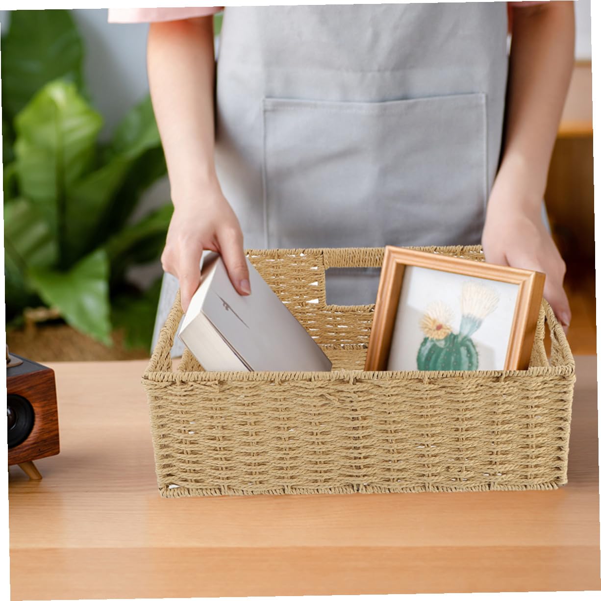 1 Stück Rattan Geflecht Aufbewahrungskorb in Beige für Kleinigkeiten | Handgefertigte Flechtoptik, als Schreibtischkorb Nutzbar, Kompakte Lösung für Haushalt und Büro