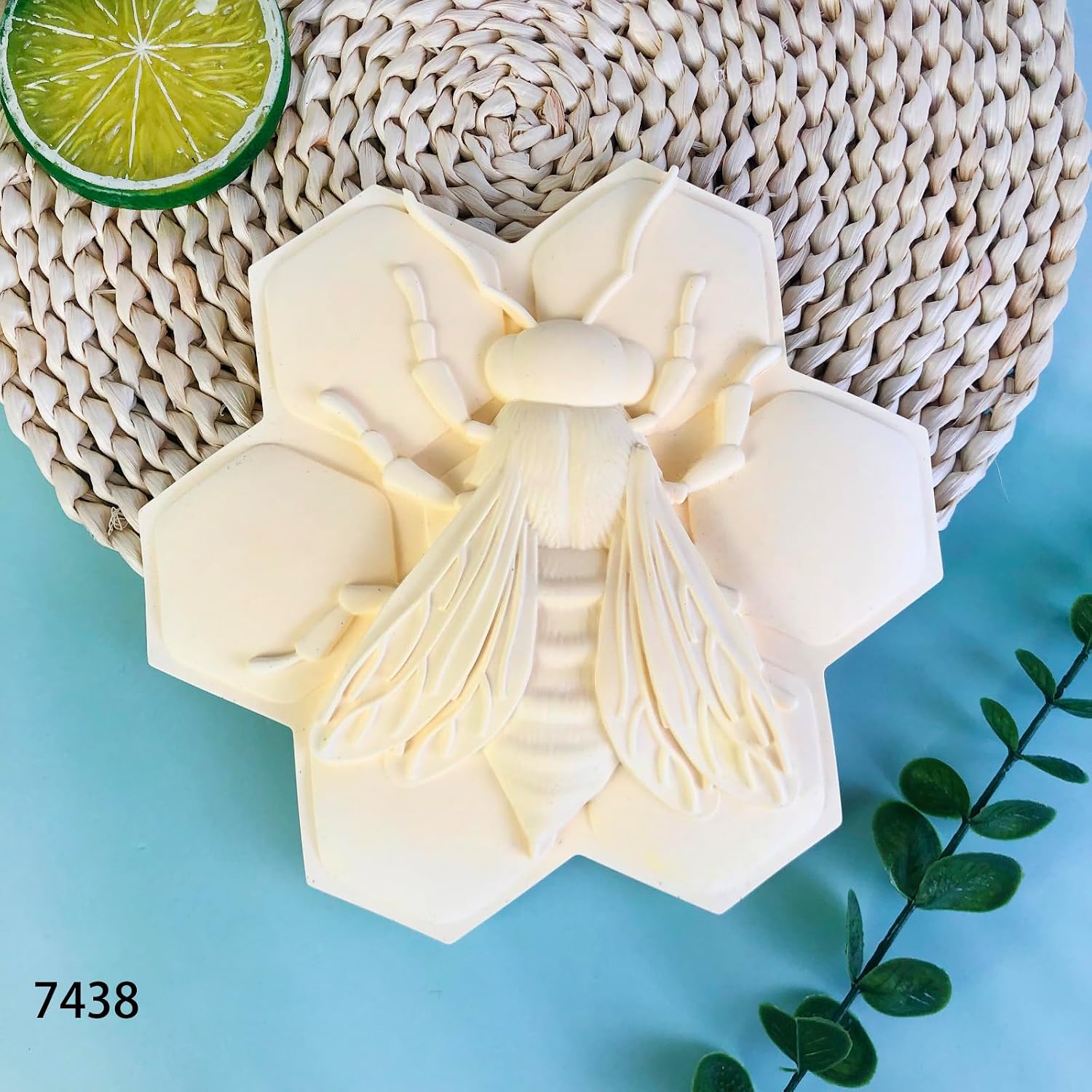 3D Bee and Honeycomb Wall Art Silicone Mold, Resin Casting Molds with Flowers, Decorative Wall Hanging