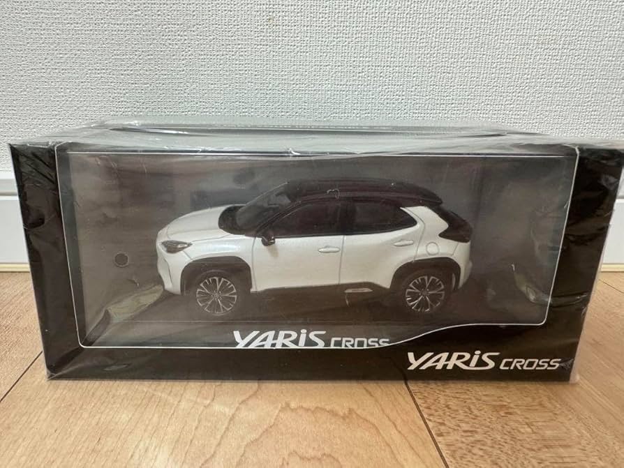 トヨタ ヤリスクロス 色見本 白×黒2トーン 1/30 カラーサンプル ミニカー Amazon | 1/30 トヨタ 新型ヤリスクロス YARIS CROSS