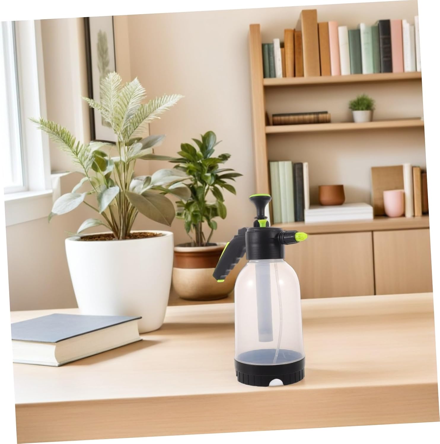 2l Portable Handheld Spraying Bottle with Fine Mist Coverage for Indoor Plant and Parrot Use, Plastic Garden Watering Bottle for Home and Indoor Applications