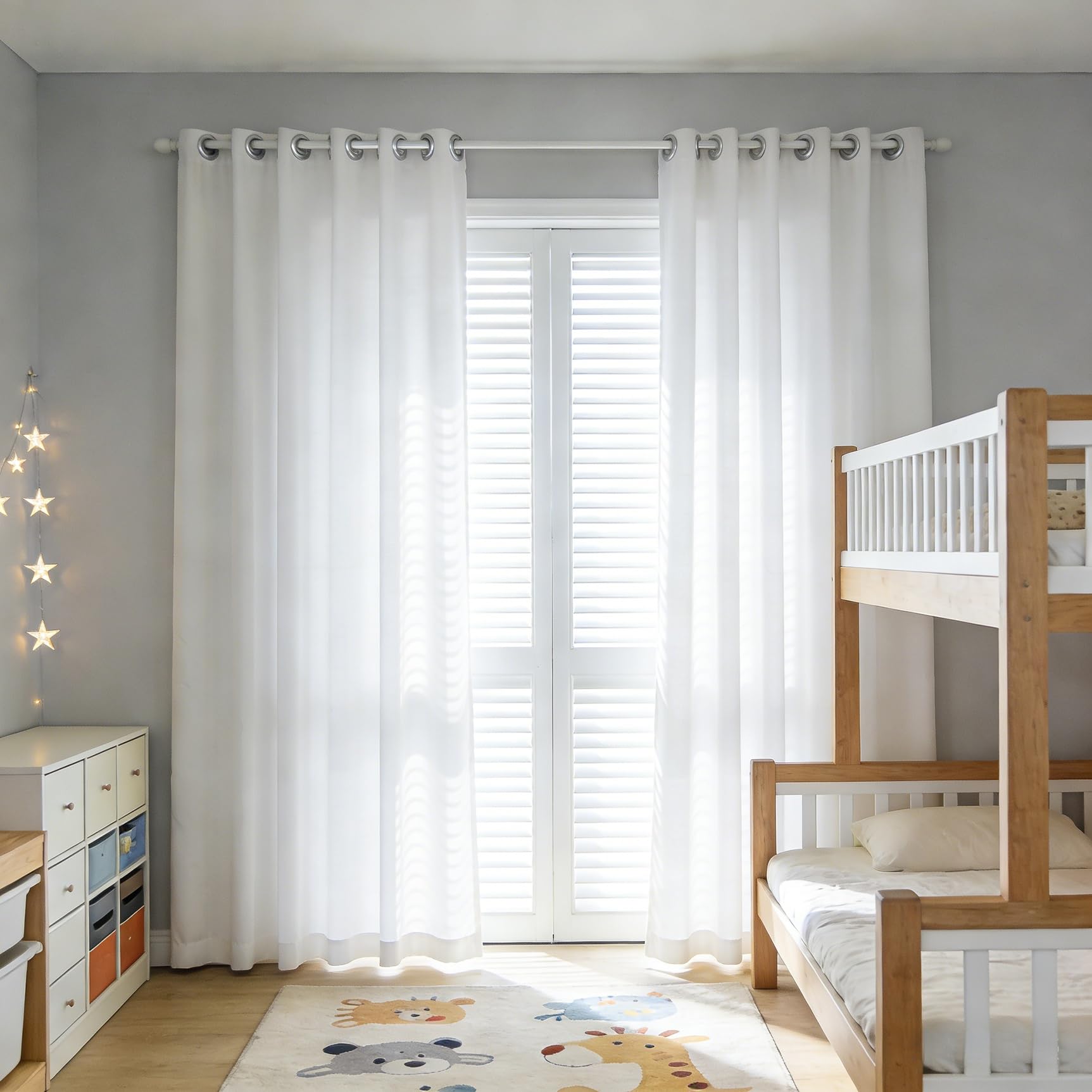 Rideau thermique anti chaleur blanc au design moderne et finitions de qualité