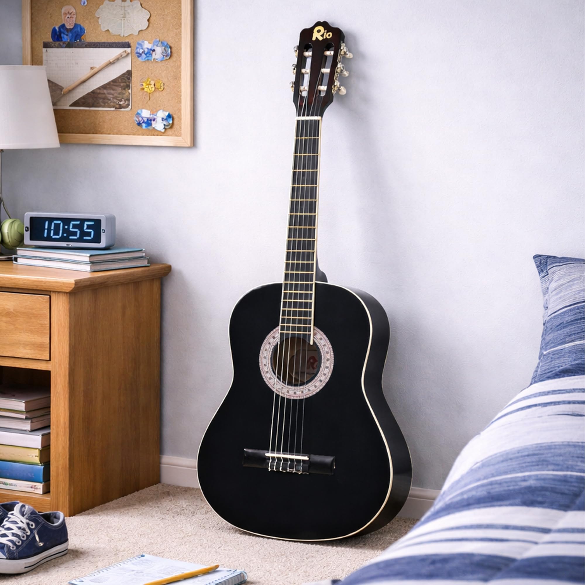 Rio Lot de guitare classique 3/4 pour débutants – Convient pour les enfants de 9 à 12 ans – Avec sac, sangle, médiators, tuyaux – Noir