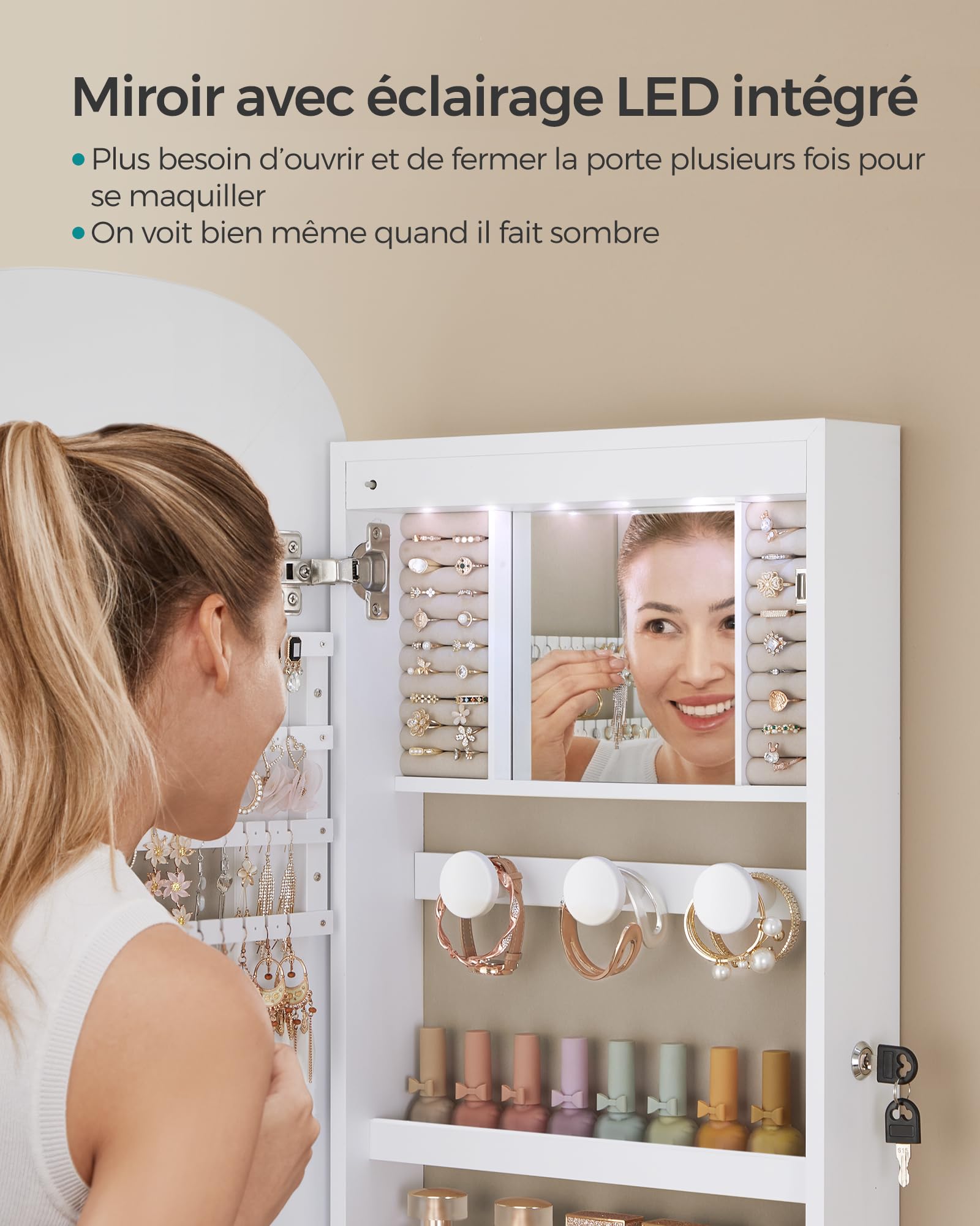 SONGMICS Armoire à Bijoux, Miroir Mural avec LED et Serrure, Miroir Psyché avec Plusieurs Compartiments, pour Boucles d’Oreilles, Colliers, Surface Blanche et Doublure Grise Beige JJC026W01