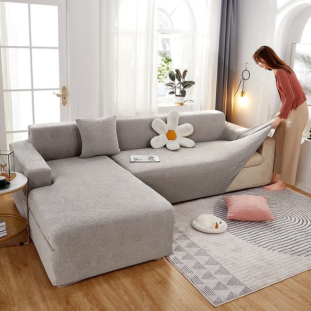 Housse canapé extensible velours pour un salon chaleureux gris moyen
