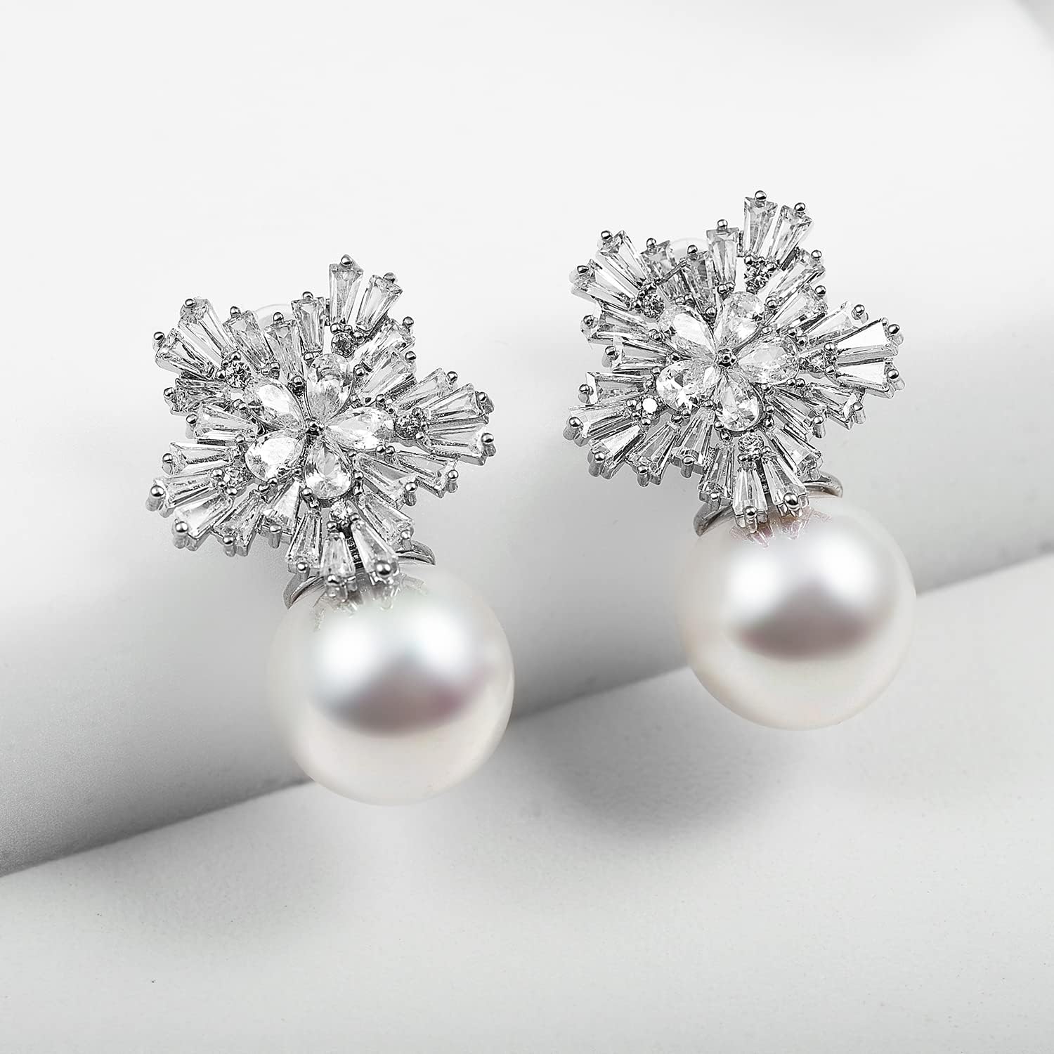 Fashion Chic Simulated Pearl Studs Snowflake Earrings For Women