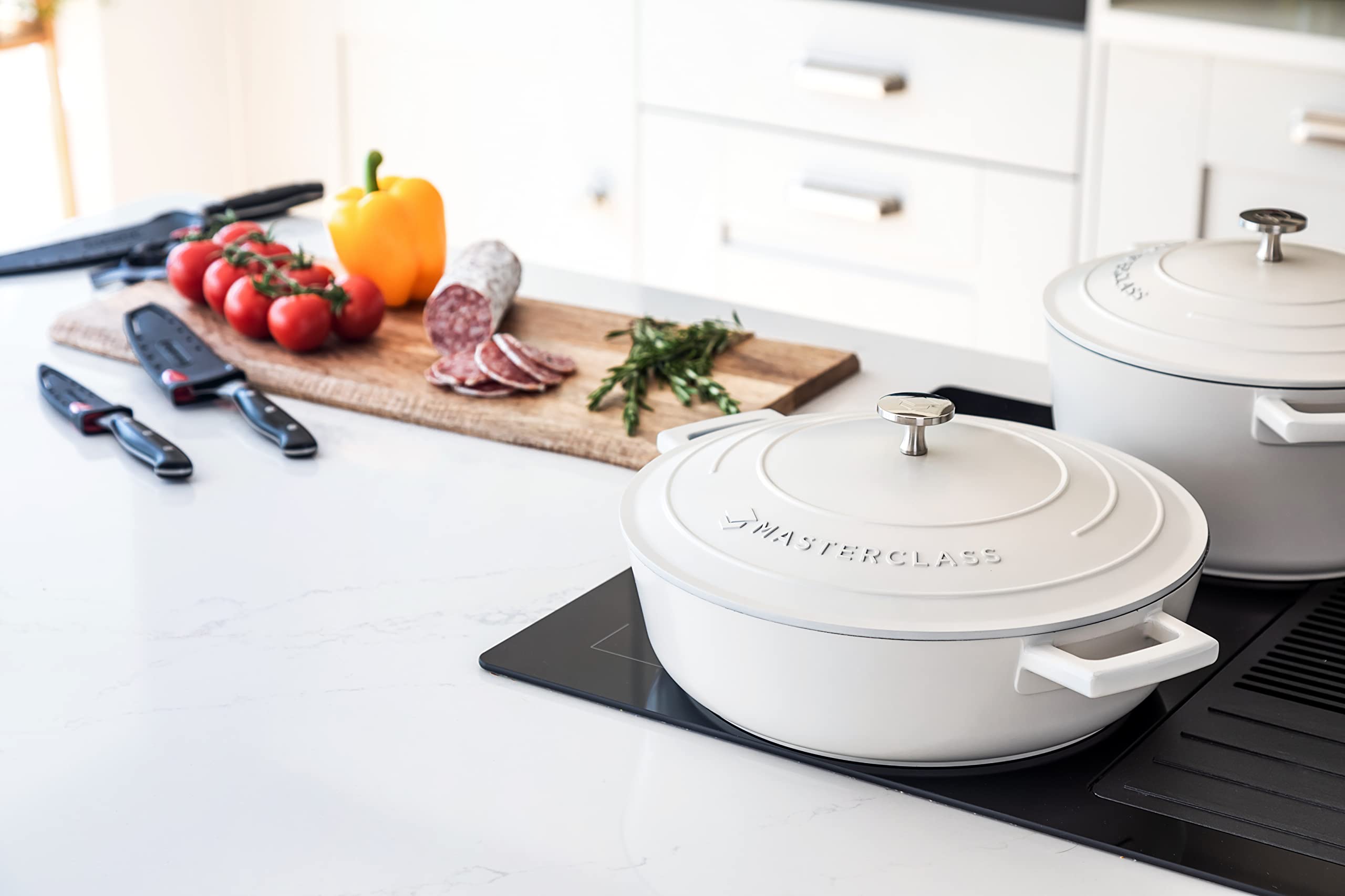 MasterClass Flache Auflaufform mit Deckel, Herd-zu-Ofen-zu-Tisch-Auflaufform, ultraleicht, optimale Wärmeleitung, 4L, cremefarben, Creme