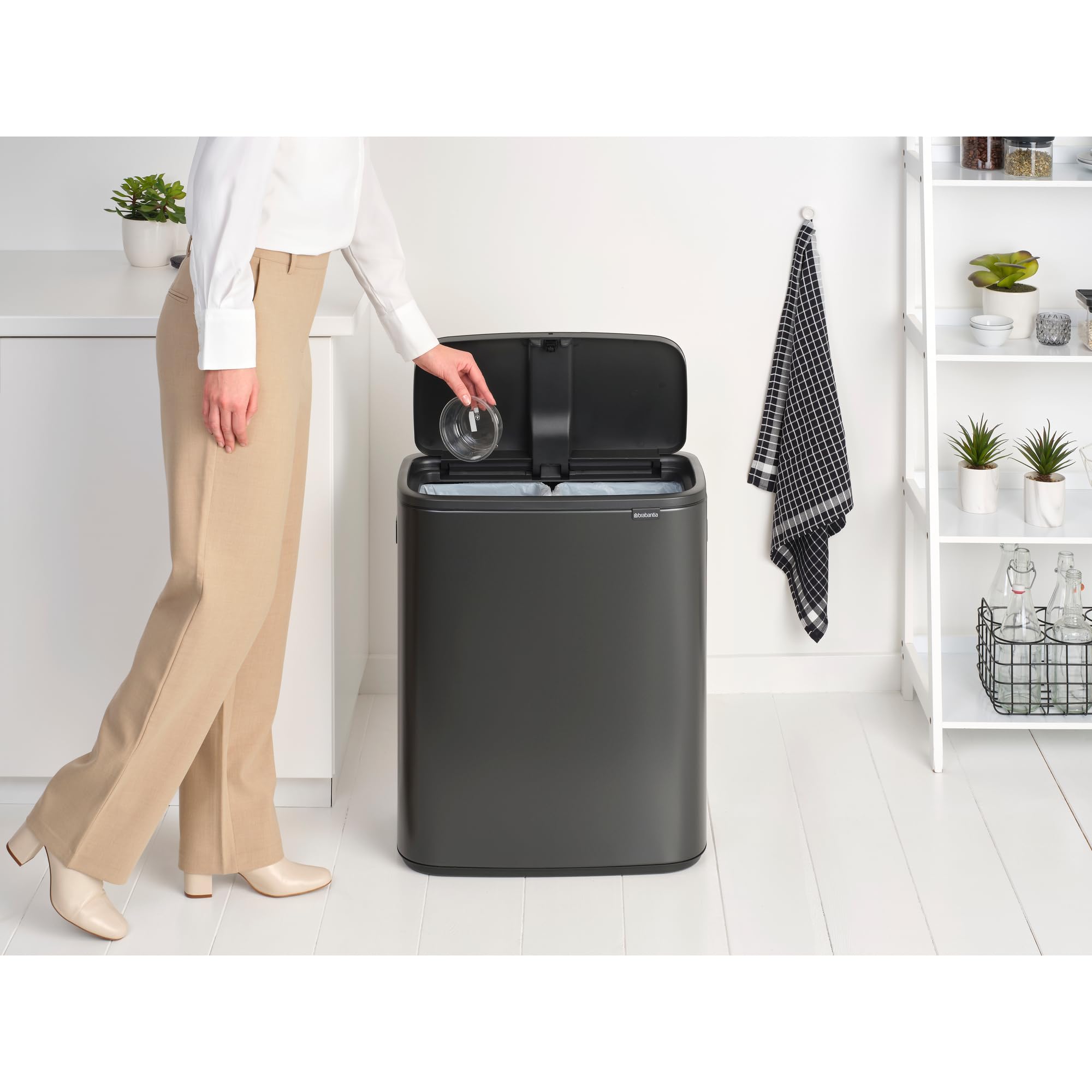 Brabantia Bo Touch Bin 2x30L - Pattumiera doppio scomparto extra large | Separazione dei rifiuti Soft Touch con secchi interni | Cestino salvaspazio per la cucina o l'ufficio | Confident Grey