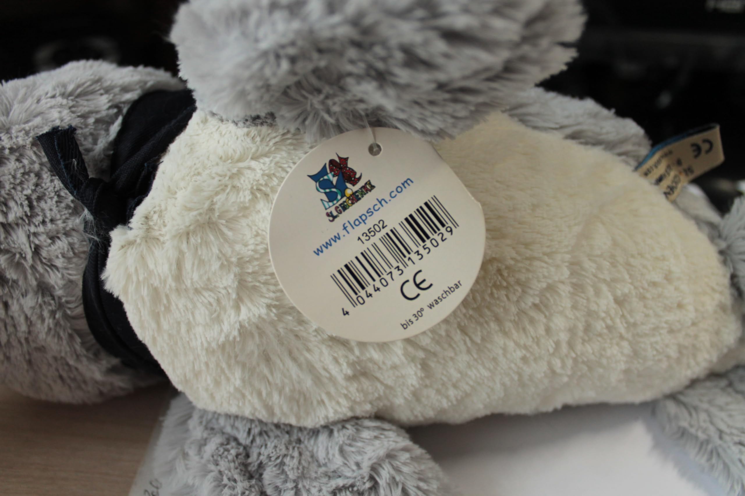 Flapsch – Kuschelige Plüschrobbe 37 Cm, Grauer Seehund Mit Halstuch 'Moin Moin', Waschbar, Ideal Als Geschenk