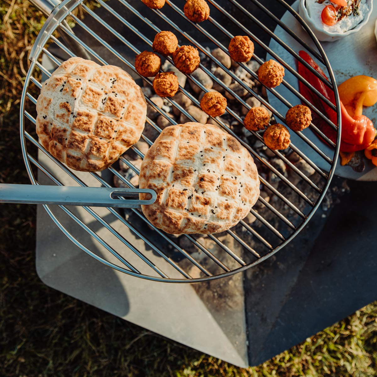 höfats - griglia Triple Grill 55 - trasforma Il focolare Triple in griglia - Regolabile in Altezza e orientabile - in Acciaio Inox - Rotondo - Accessori per Il focolare Triple