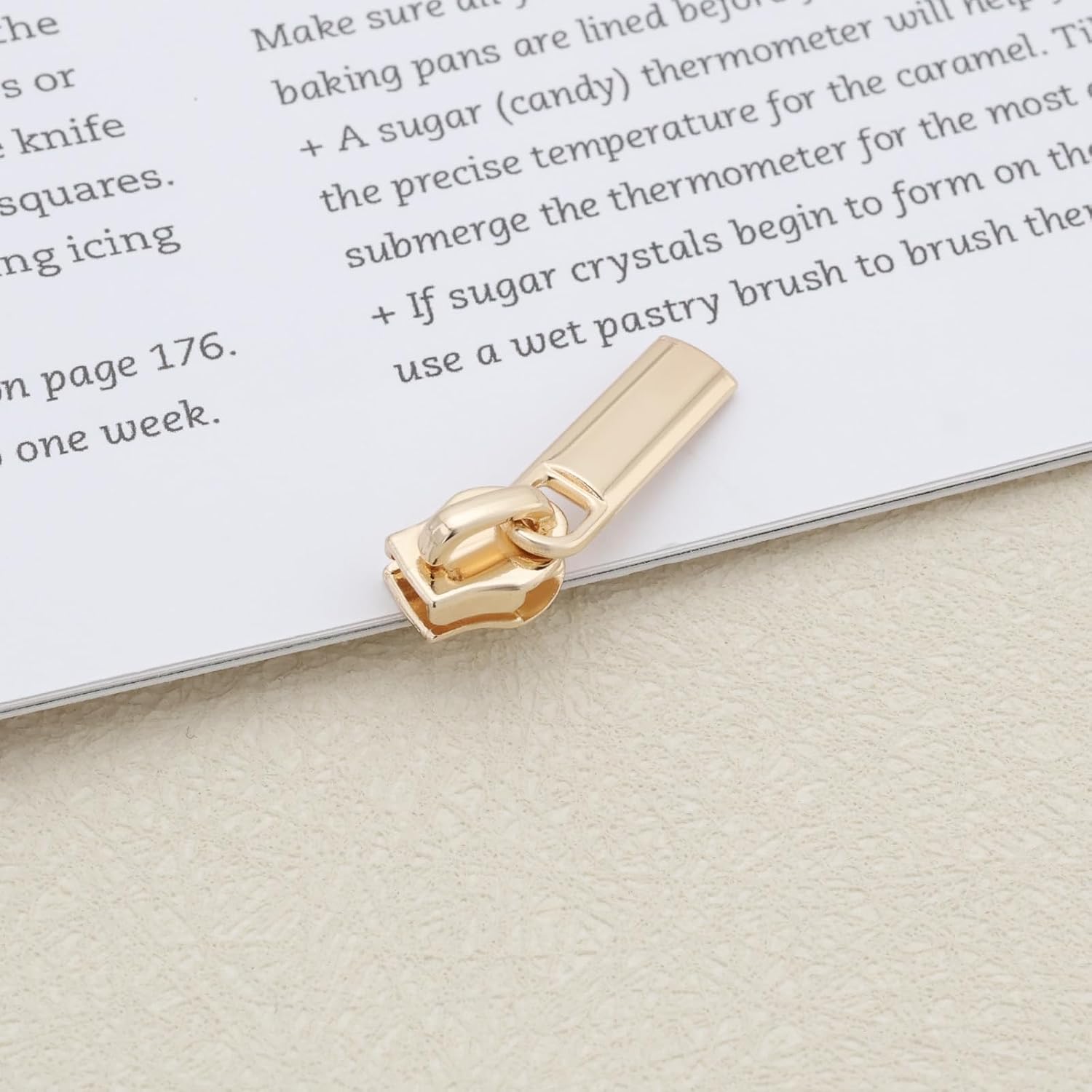 30Pcs 3# Zippers Puller Slider Nylon Zipper Pullers Zinc Alloy Zippers Sliders for Clothes, Bags,Wallets and Suitcases Sewing Projects, Gun Black/Silver/Gold