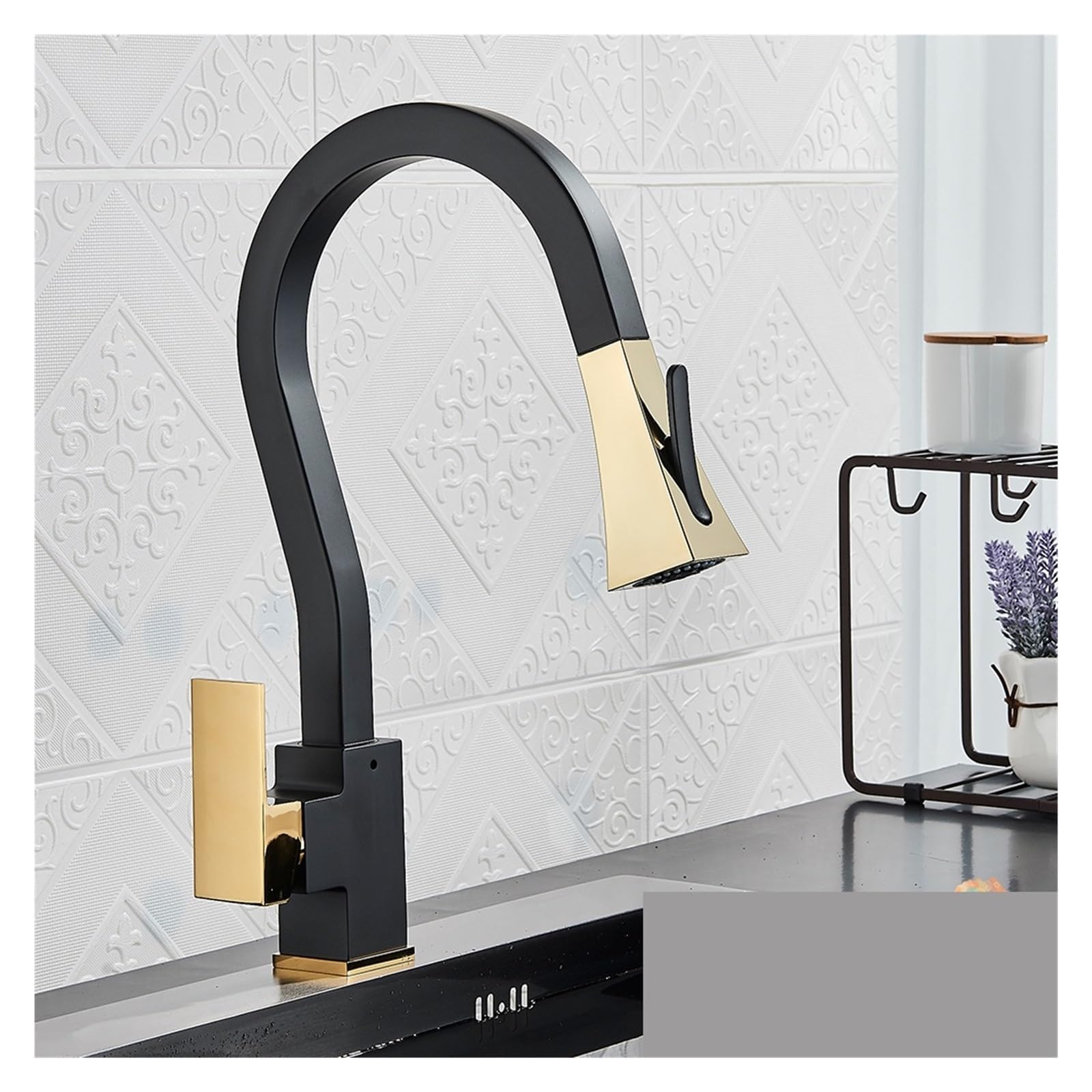 Robinet de cuisine gastronomique noir et or mitigeur extractible design