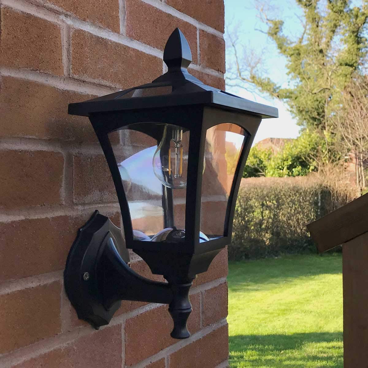 Festive Lights 34cm klassische Solar Wandlampe Aussen mit Filament Glühbirne, schwarz, warmweiße LEDs, Solarleuchte Garten, Solar Laterne schwarz, Wandlampe aussen, Solarstrahler außen