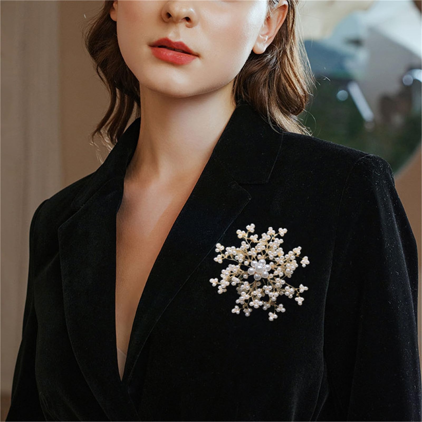 Broche refinado de perlas de copo de nieve, pin de perlas de imitación de moda para ropa de invierno y accesorios florales