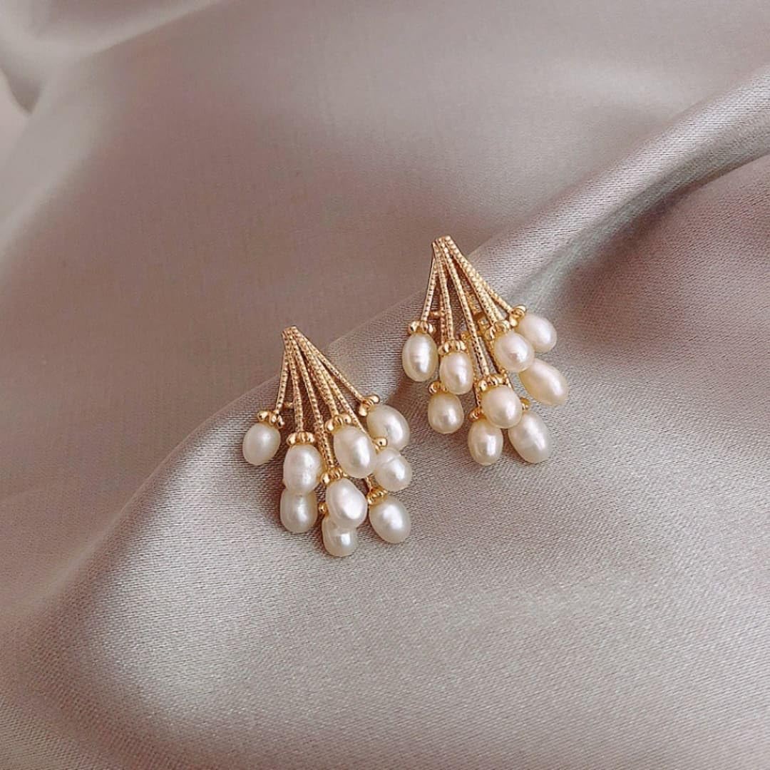 Par de Brincos Femininos “Water Pearl” – Pérola de Água Doce, Banhado a Ouro, Design Elegante e Sofisticado – 3,3cm – Moda Feminina, Luxo e Estilo – Acompanha Bolsa de Veludo em promoção! Veja a oferta e mais achadinhos de Bijuterias 8 Hoje é o melhor dia para comprar Par de Brincos Femininos “Water Pearl” – Pérola de Água Doce, Banhado a Ouro, Design Elegante e Sofisticado – 3,3cm – Moda Feminina, Luxo e Estilo – Acompanha Bolsa de Veludo com aquele preço maroto! Promoção! Aproveite a oferta! 8