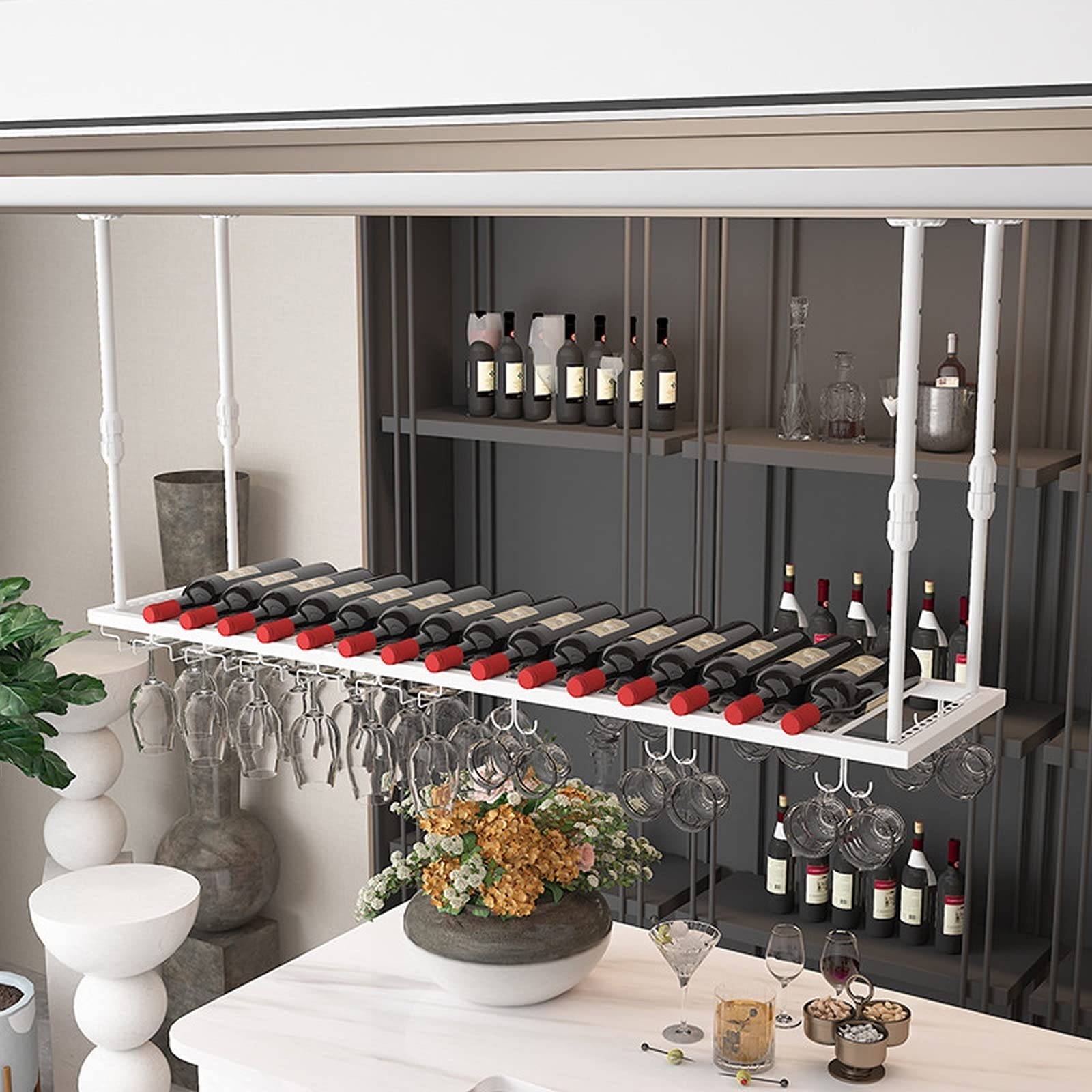 Support à verre à vin suspendu et casier rustique pour optimiser l'espace bar
