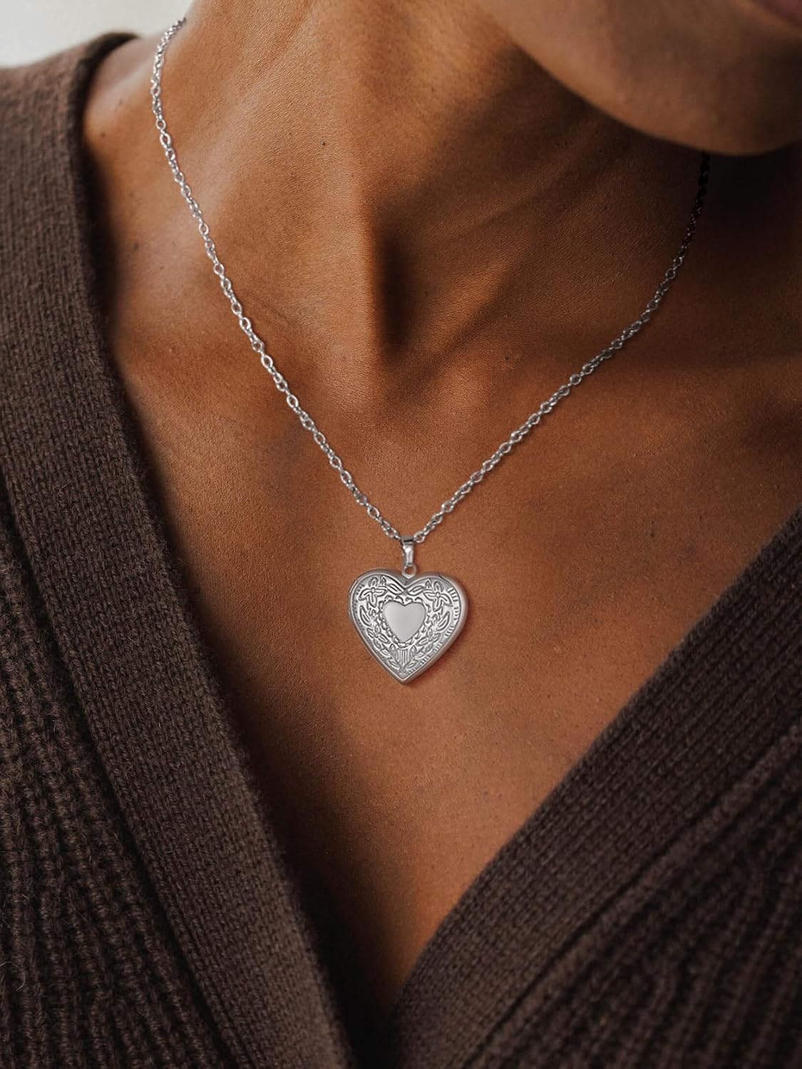 FindChic Locket Necklace for Women, Silver/Black/Rose Gold/Gold Plated Personalized Memorial Gifts, Custom Photo Jewelry for Loved Ones, Birthday Valentine's Day Keepsake, Versatile Styles Available