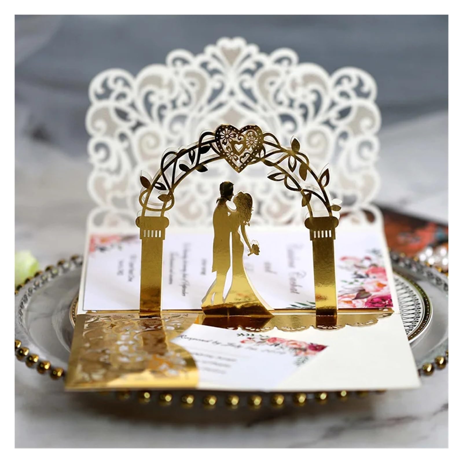 Hochzeitseinladungen Karte 25 stücke Laser Cut Hochzeitseinladungskarte 3D Dreifach Gefaltete Braut Und Bräutigam Spitze Grußkarte Hochzeitsfestbevorzugung Supplies(Only Mikin Cover)