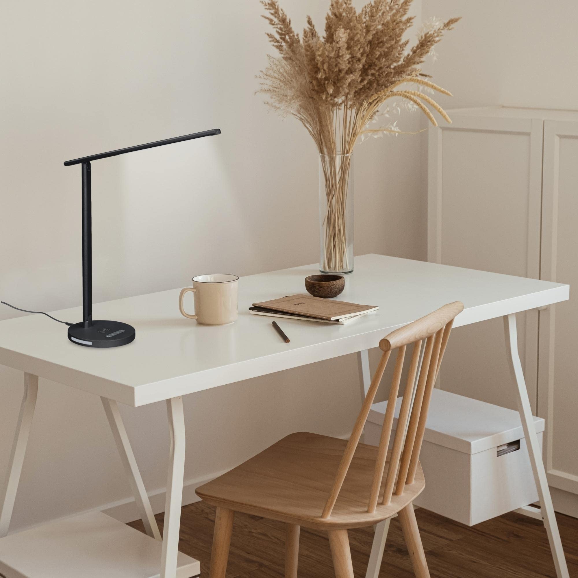 BLUCO KODA Flexo Led Regulable con Control Táctil. Lámpara de Escritorio con Cargador Inalámbrico para Móviles. Flexo Articulable Negro para Estudio y Oficina. Lámpara de Lectura Moderna de 15W
