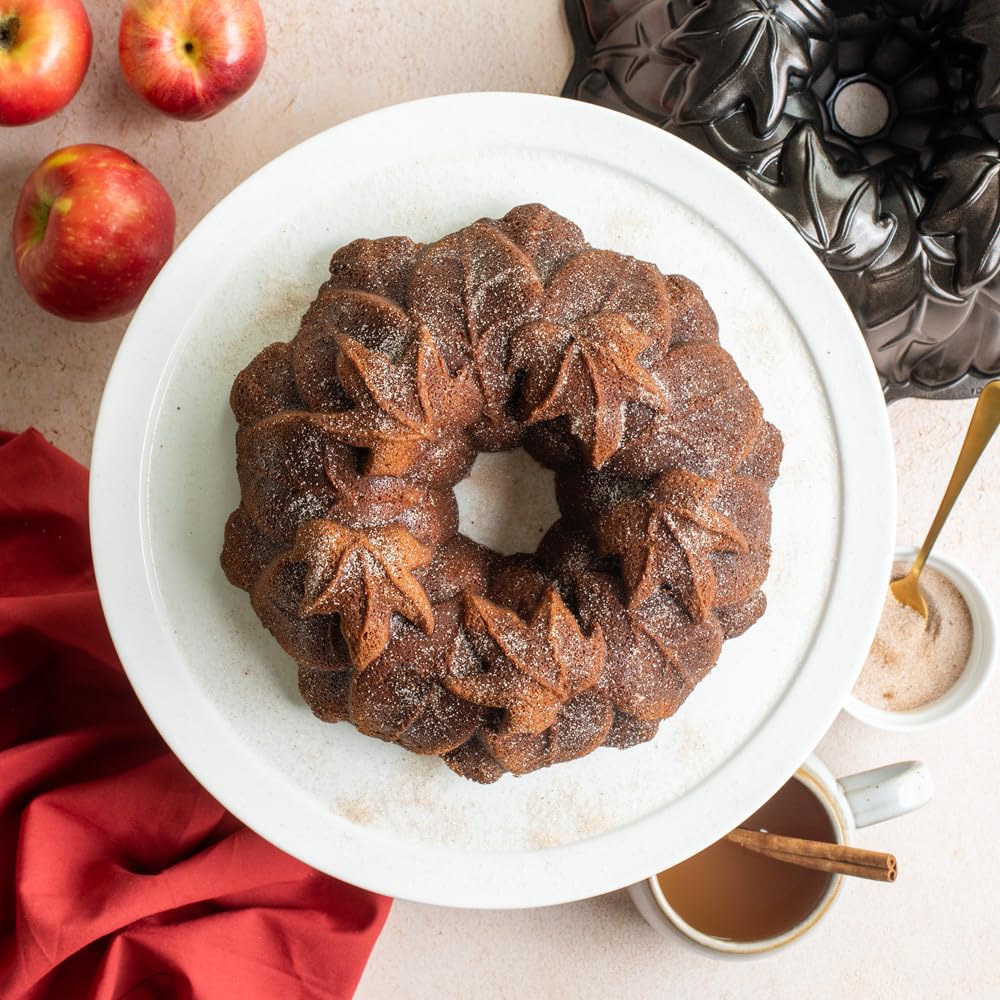 Nordic Ware - Moule à gâteau, moule à pâtisserie au design élégant - Moule à gâteau Bundt Feuilles d'automne Bronze - Revêtement antiadhésif - Fonte d'aluminium