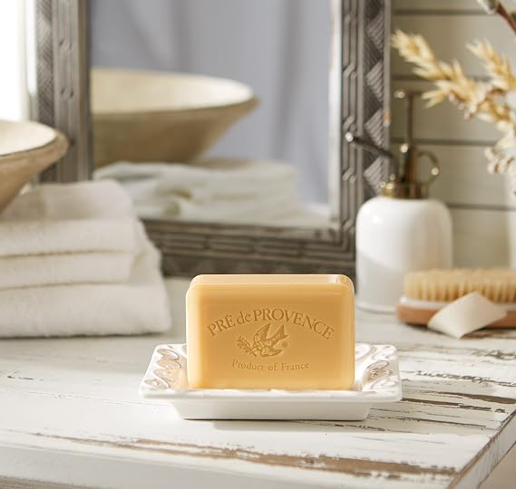 Pre de Provence Artisanal Soap Bar, Enriched with Organic Shea Butter, Natural French Skincare, Quad Milled for Rich Smooth Lather, 8.8 Ounce, Sandalwood