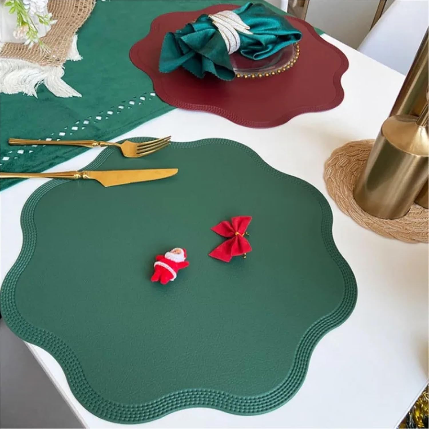 Flower-Shaped Faux Leather Table Placemats (1/4/6PCS) - Red Green Black Kitchen Mats for Xmas Dining Decor(Flower Green,1pcs Round 38cm)