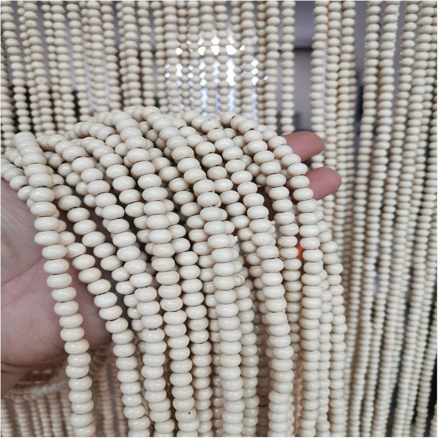 Rideau de perles en bois blanc 27 brins pour cloison et porte de salon - 75x215cm