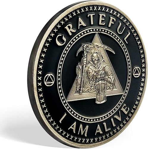 Miniatura 7 de Imasoner Moneda de recuperación de medallón AA Grateful I Am Alive con chip de sobriedad con símbolo de oración de serenidad, regalo de aniversario,