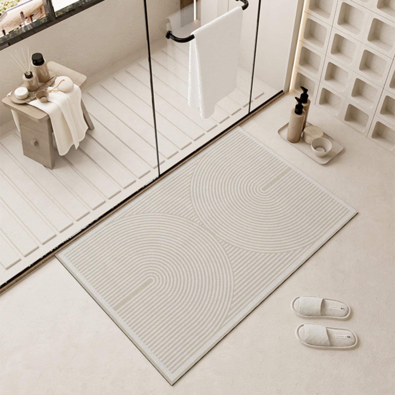 Tapis de bain fin anti-glissade qui résout le blocage des portes de salle de bain