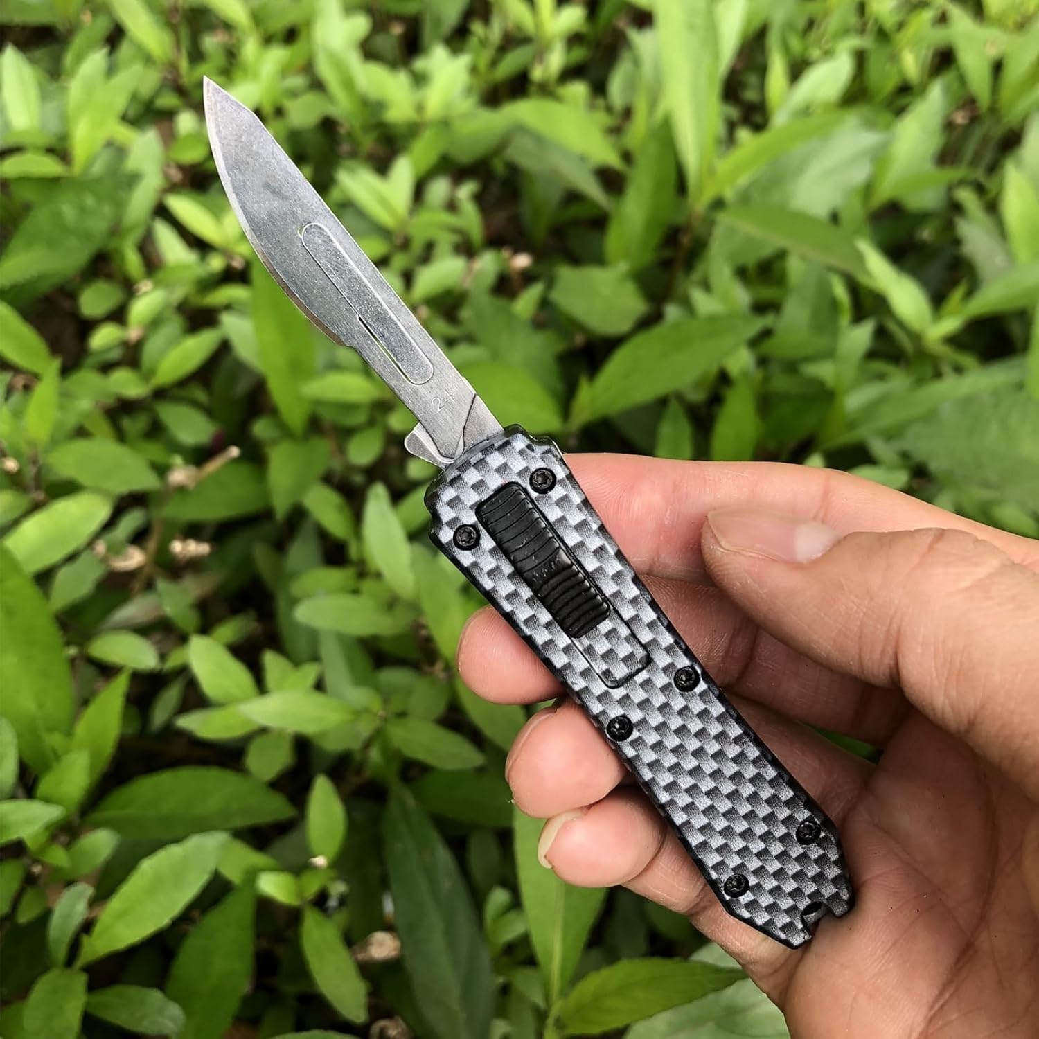 Cuchillo multiusos, automático con botón pulsador, cúter retráctil con 10 cuchillas n.° 24, cuchillo multiusos de bolsillo (A 04)