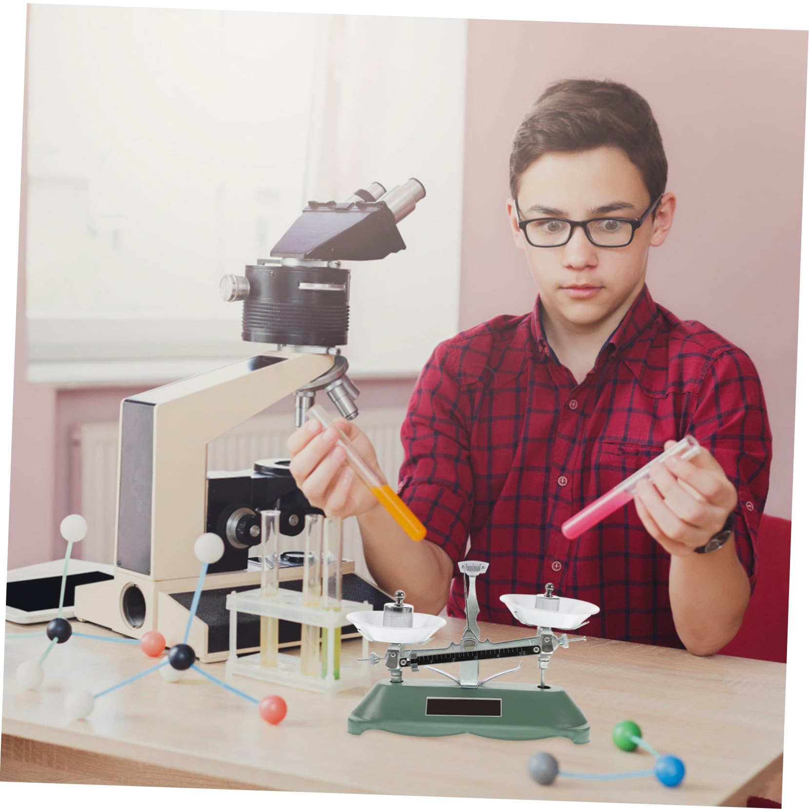 Bilancia da Laboratorio a Tre Travi per Esperimenti Scientifici